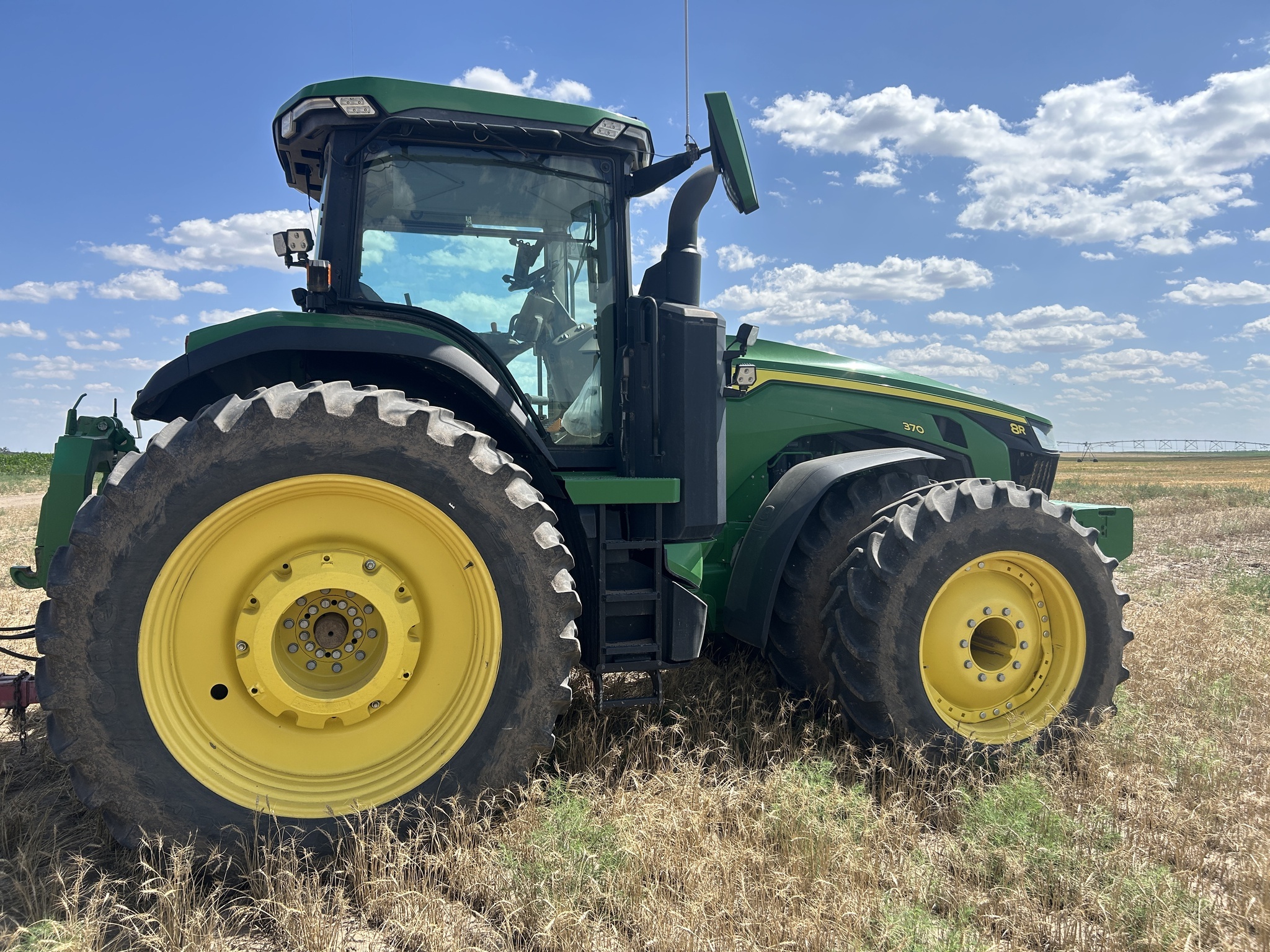 2022 John Deere 8R 370 Tractor