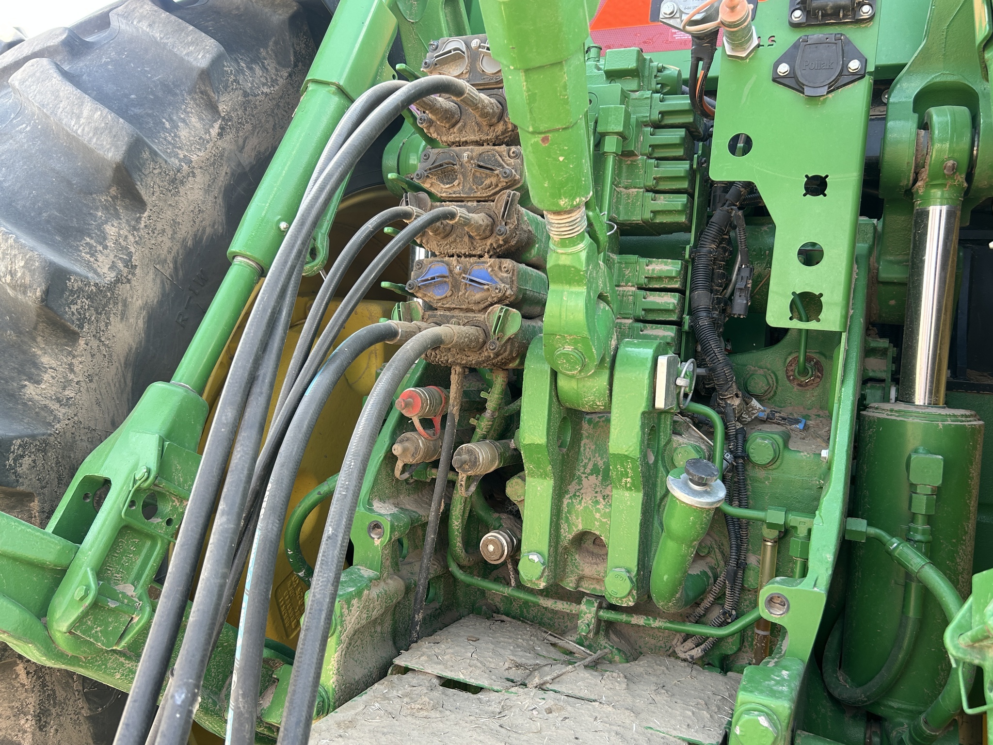 2022 John Deere 8R 370 Tractor