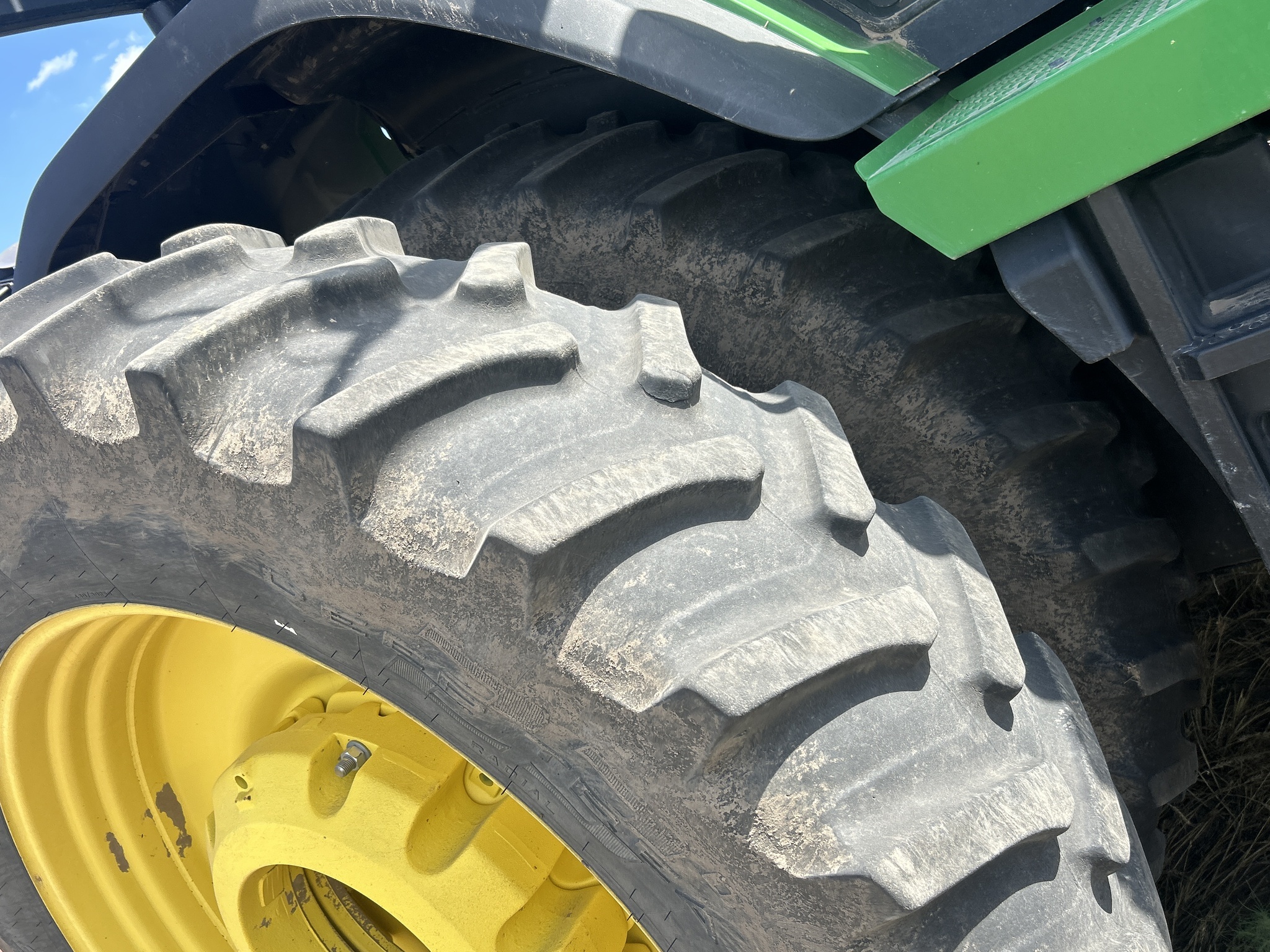 2022 John Deere 8R 370 Tractor