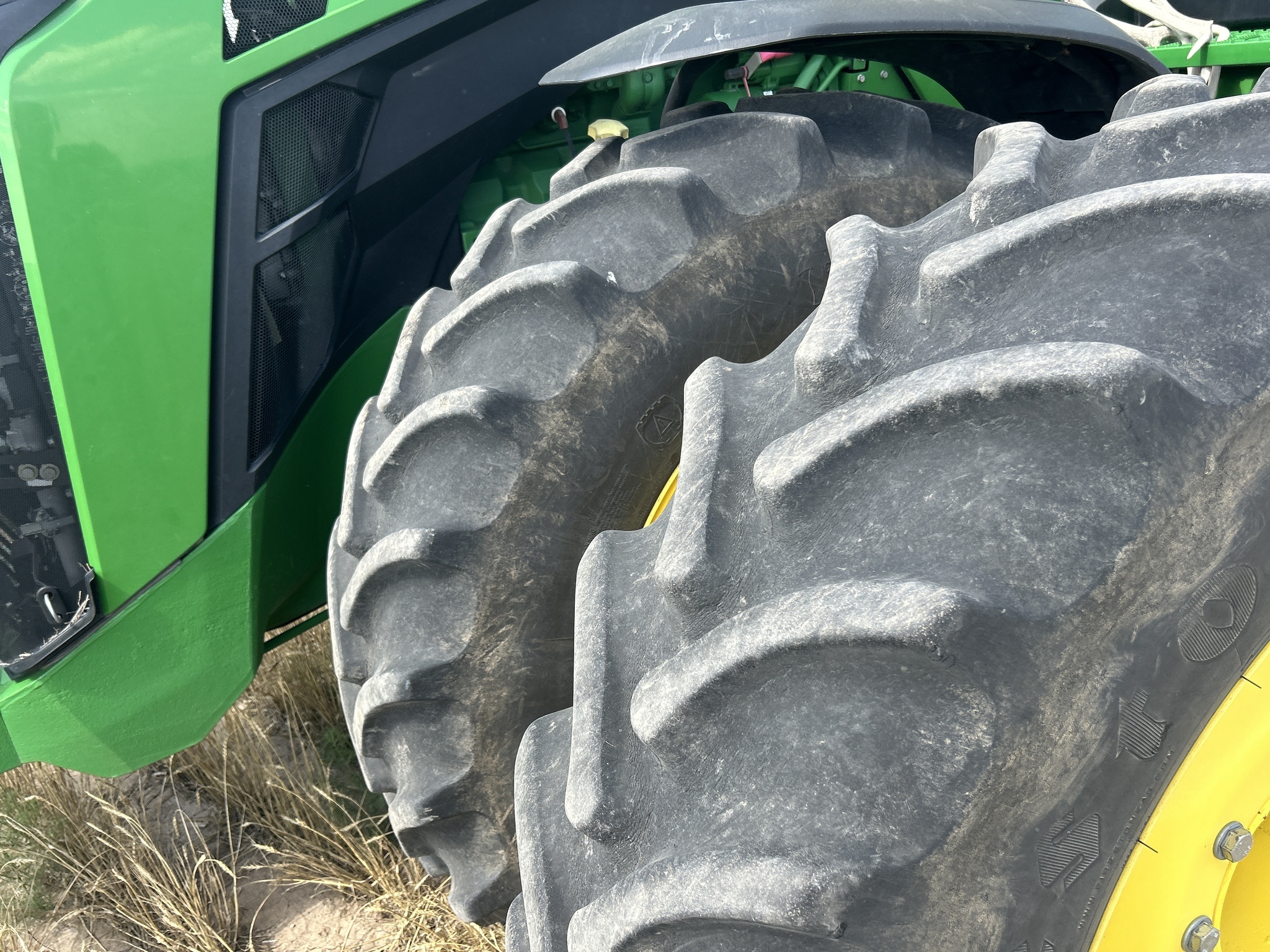 2022 John Deere 8R 370 Tractor
