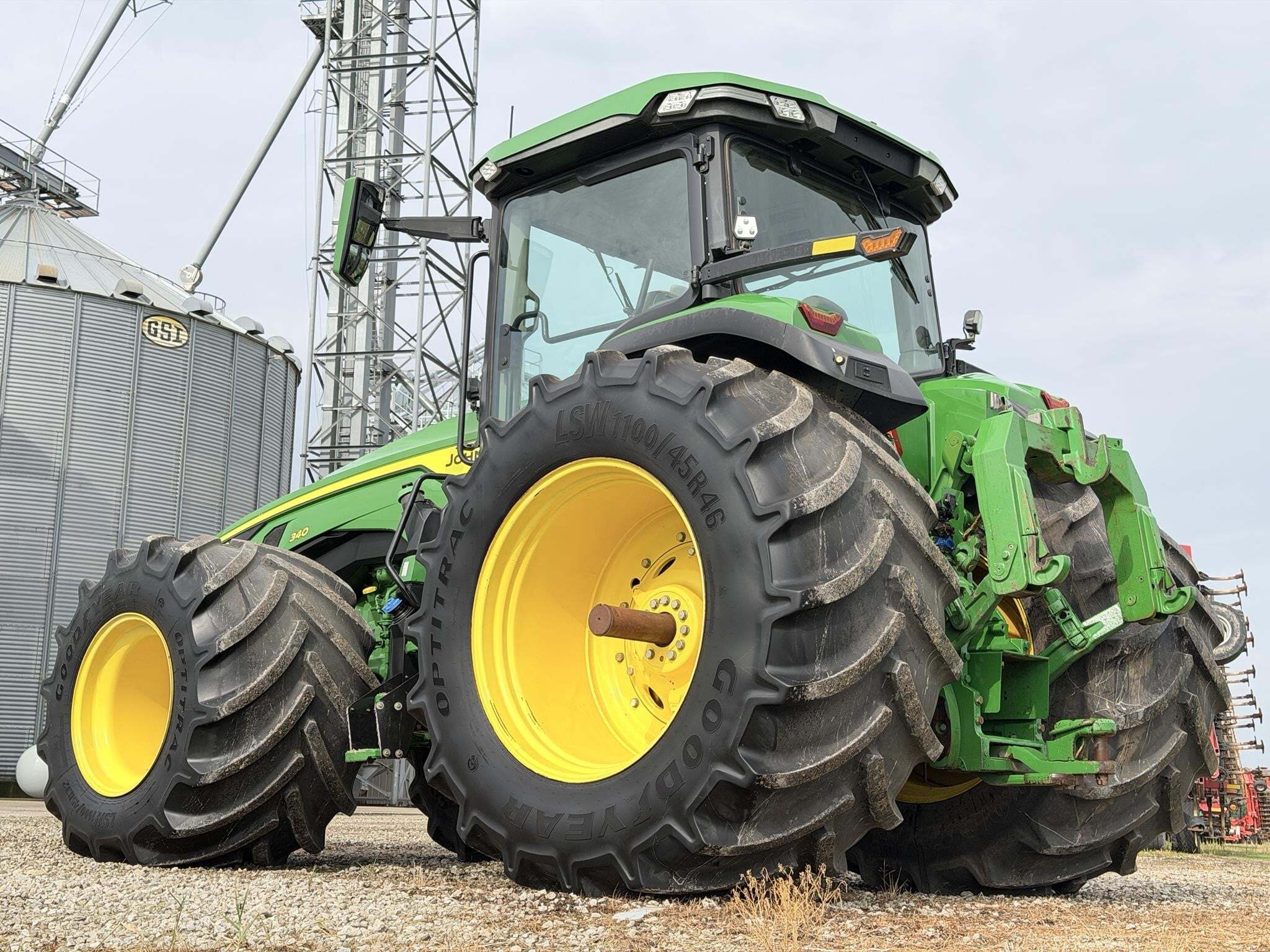 2022 John Deere 8R 340 Tractor