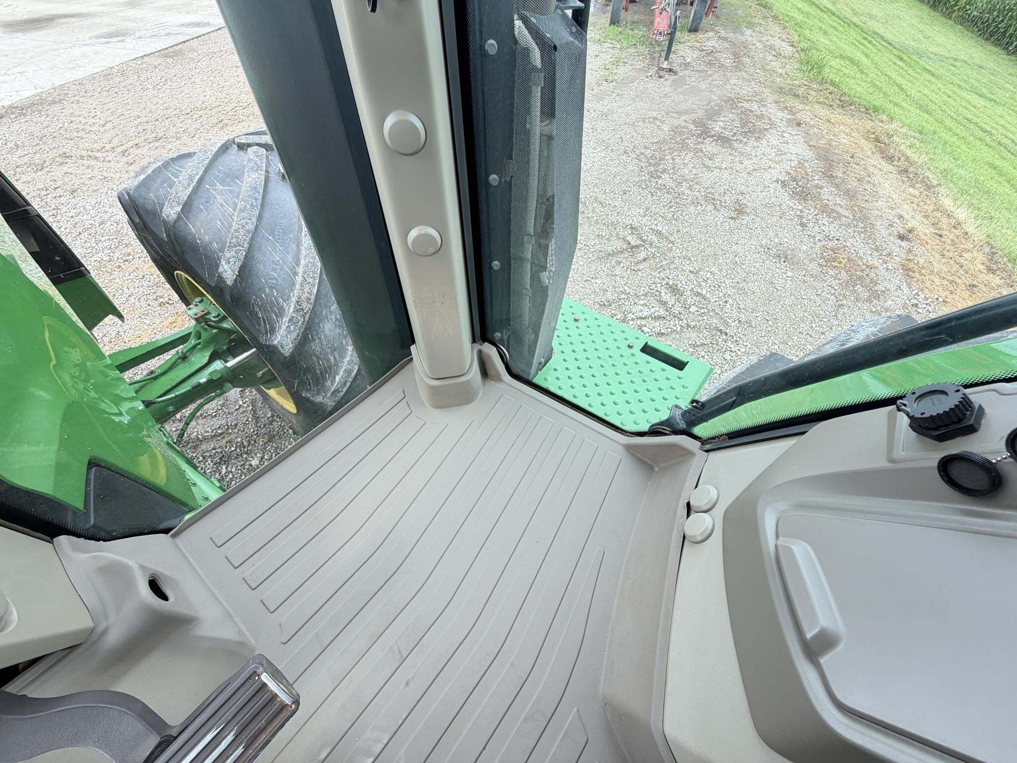 2022 John Deere 8R 340 Tractor