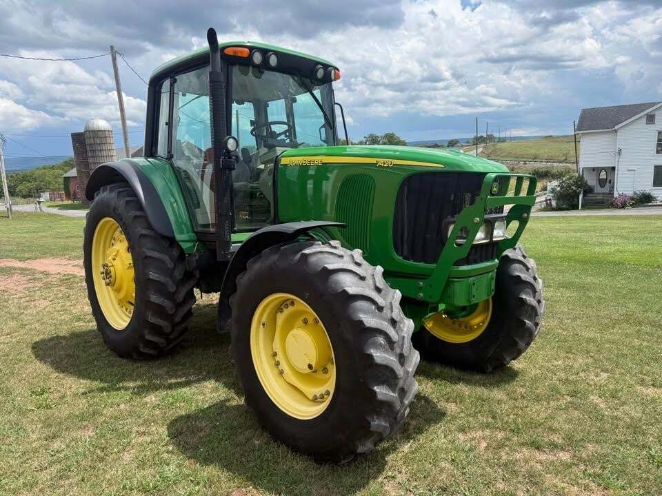 2003 John Deere 7420 Tractor