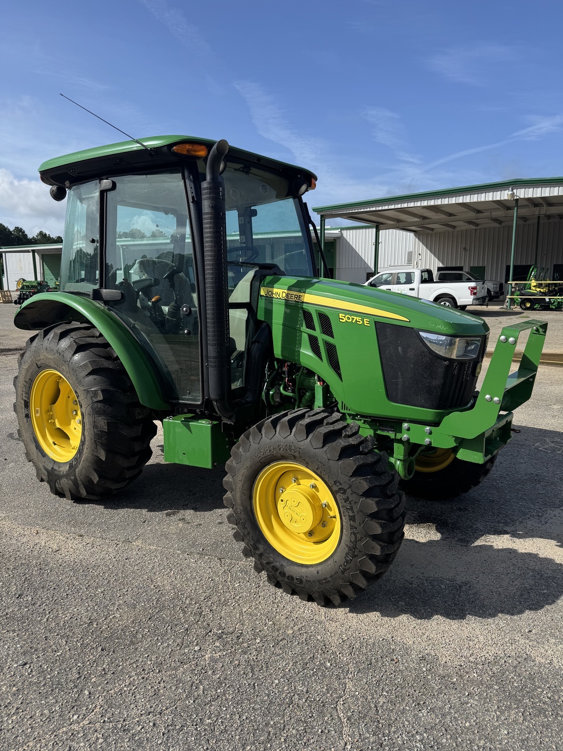 2022 John Deere 5075E Tractor