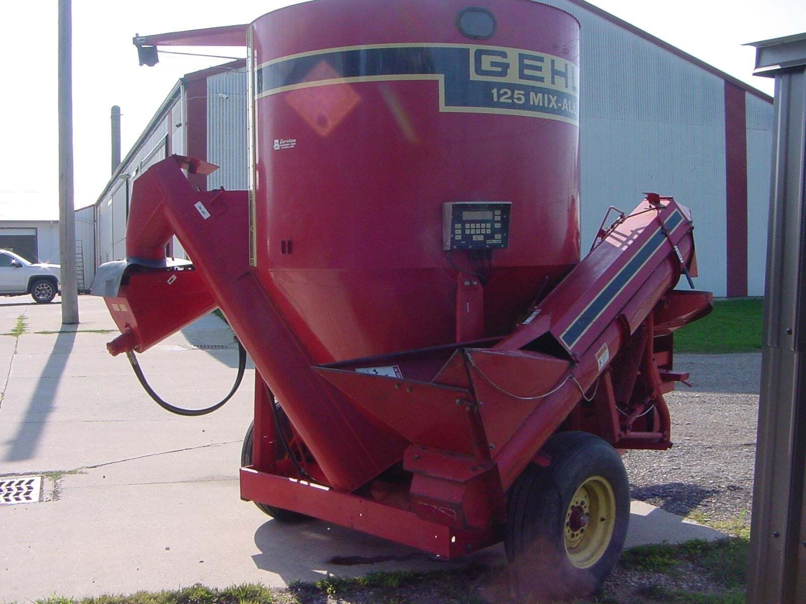  Gehl MX125 Grinders and Mixer