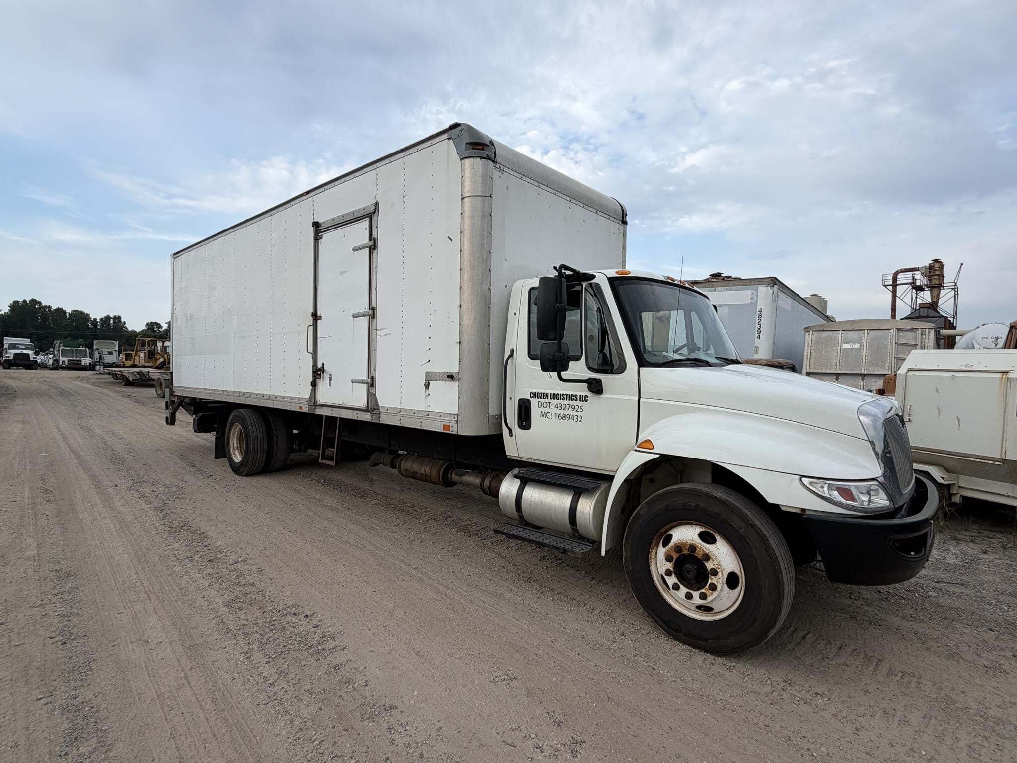 2016 International DURASTAR 4300 Semi Trucks/Trailer