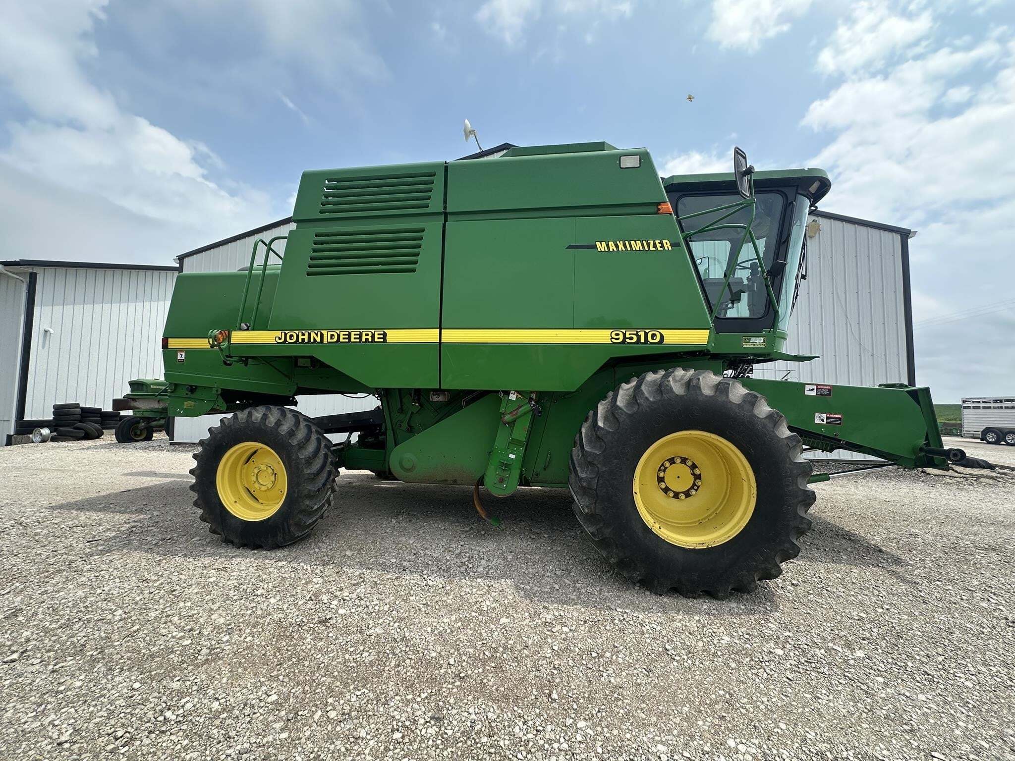 1997 John Deere 9510 Combine