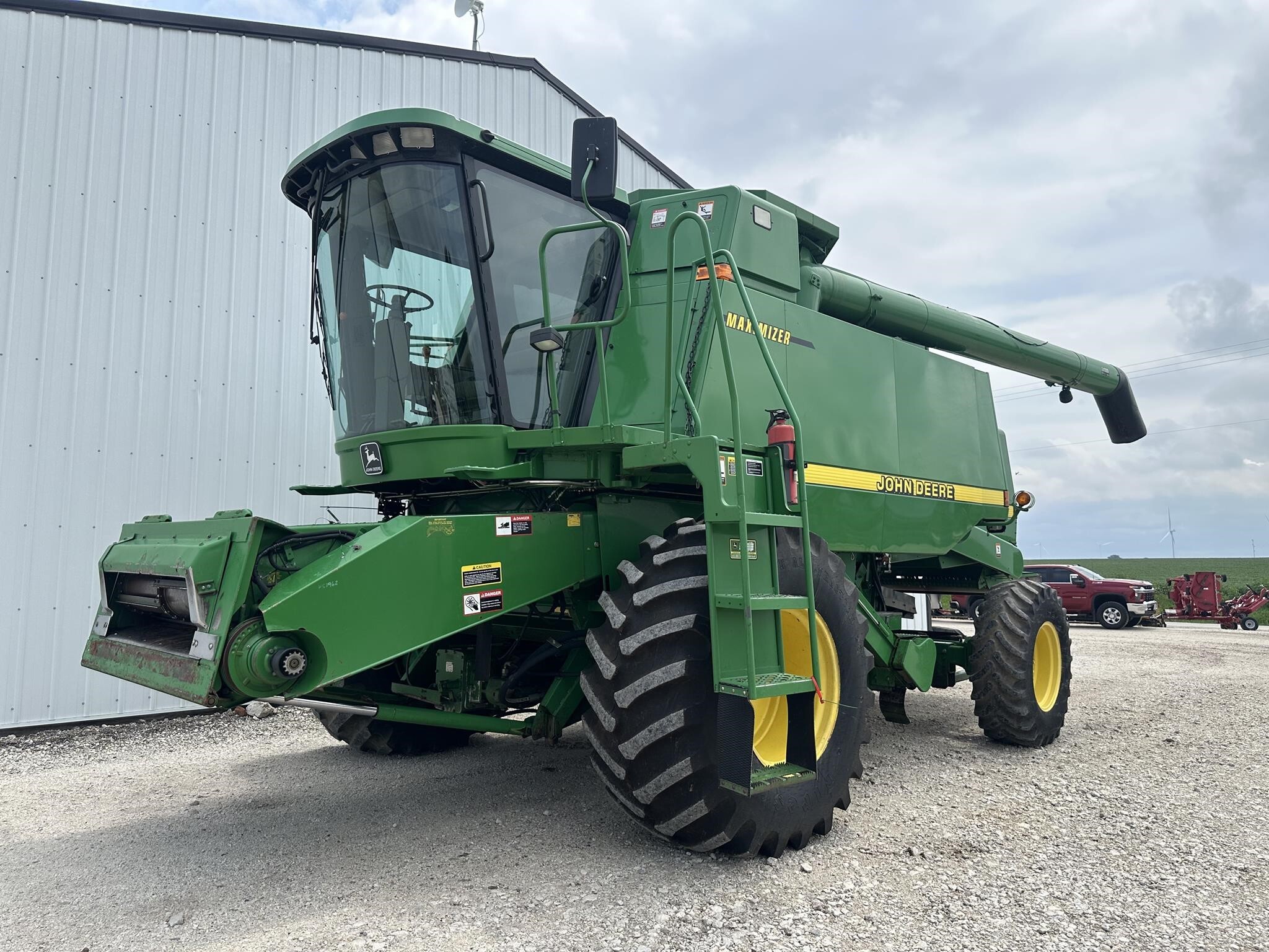 1997 John Deere 9510 Combine