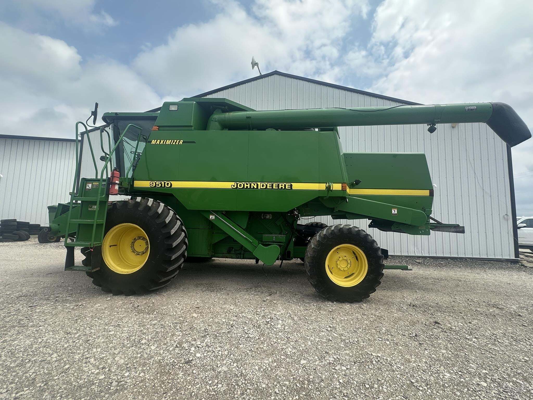 1997 John Deere 9510 Combine