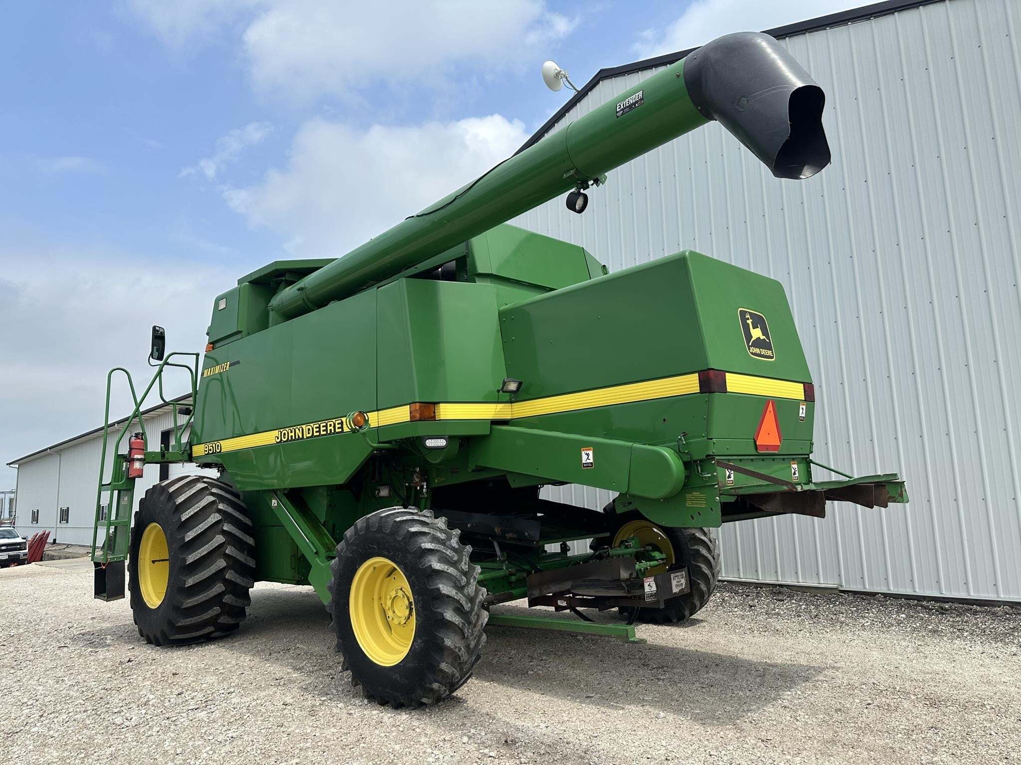 1997 John Deere 9510 Combine