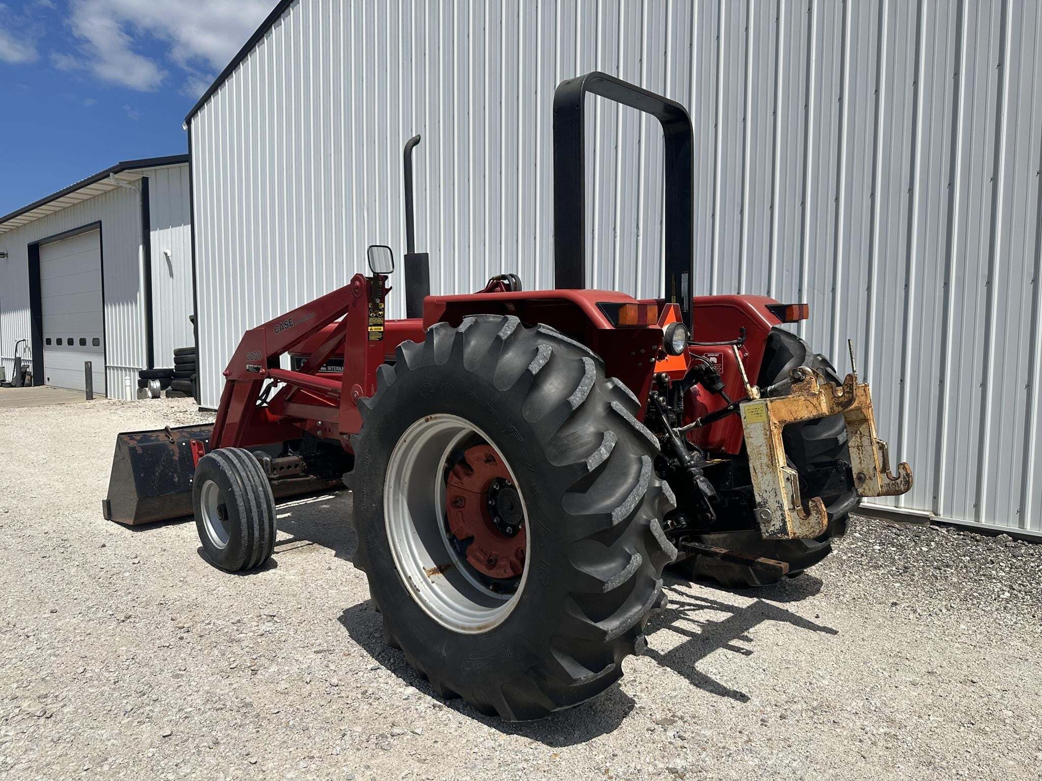  Case IH 885 Tractor