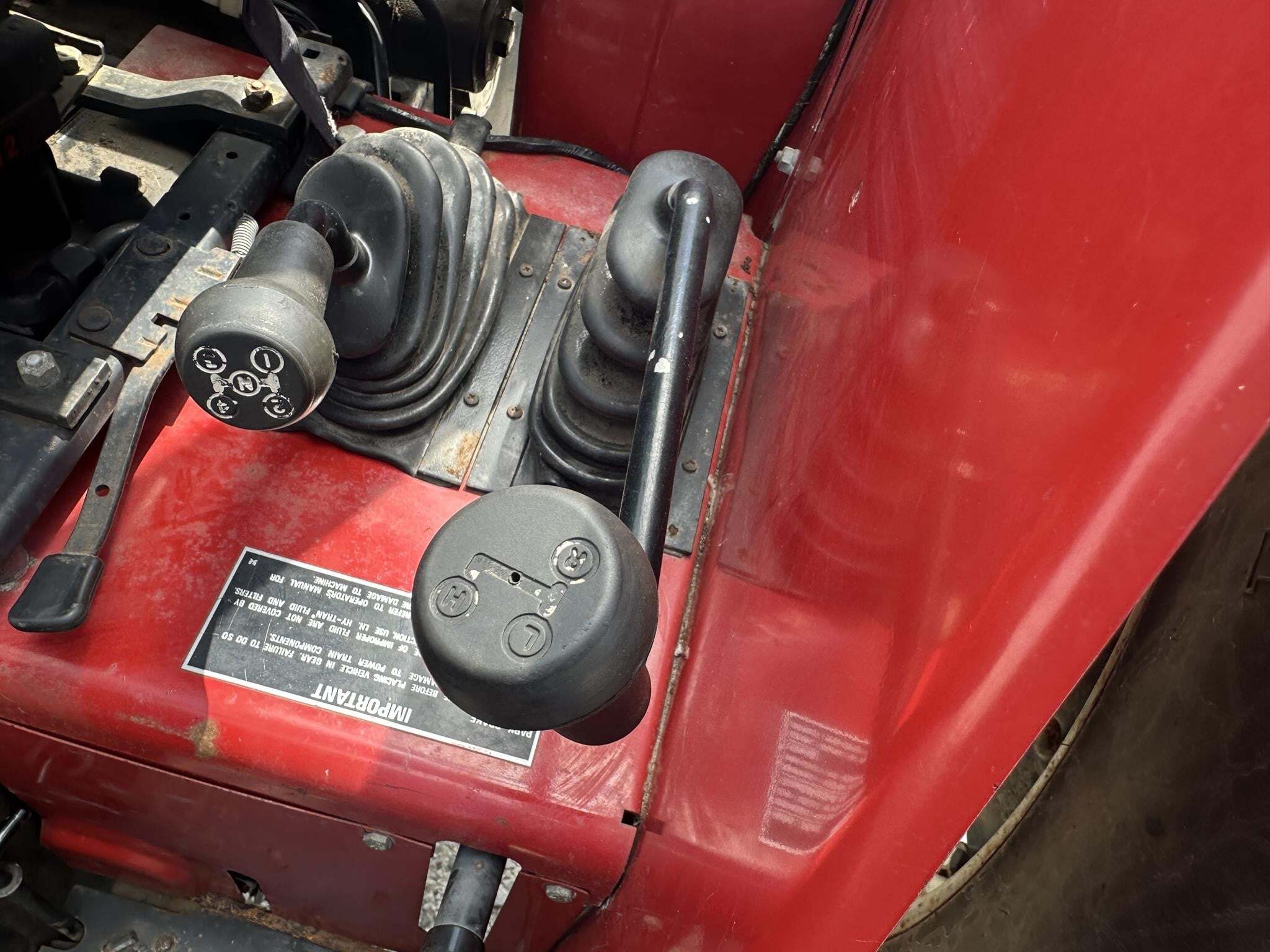  Case IH 885 Tractor