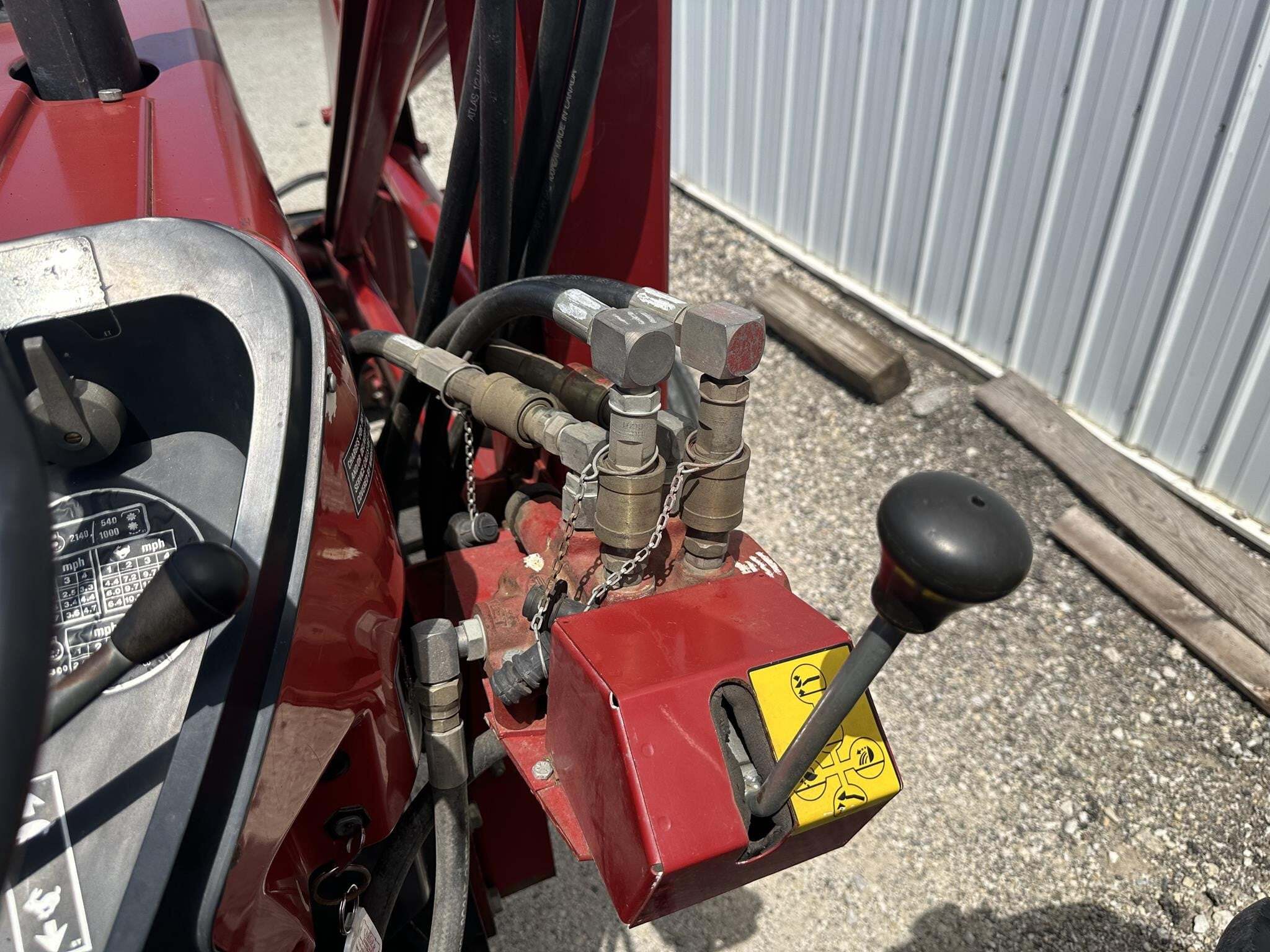  Case IH 885 Tractor