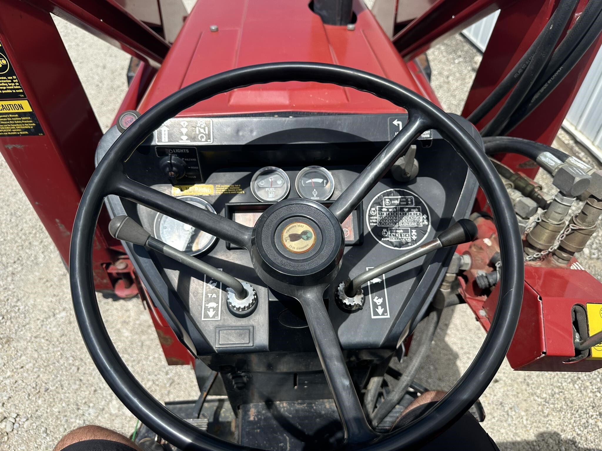  Case IH 885 Tractor