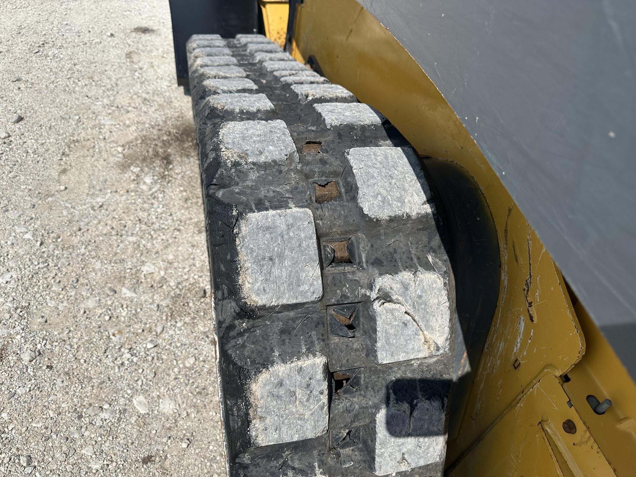 2021 Deere 325G Skid Steer