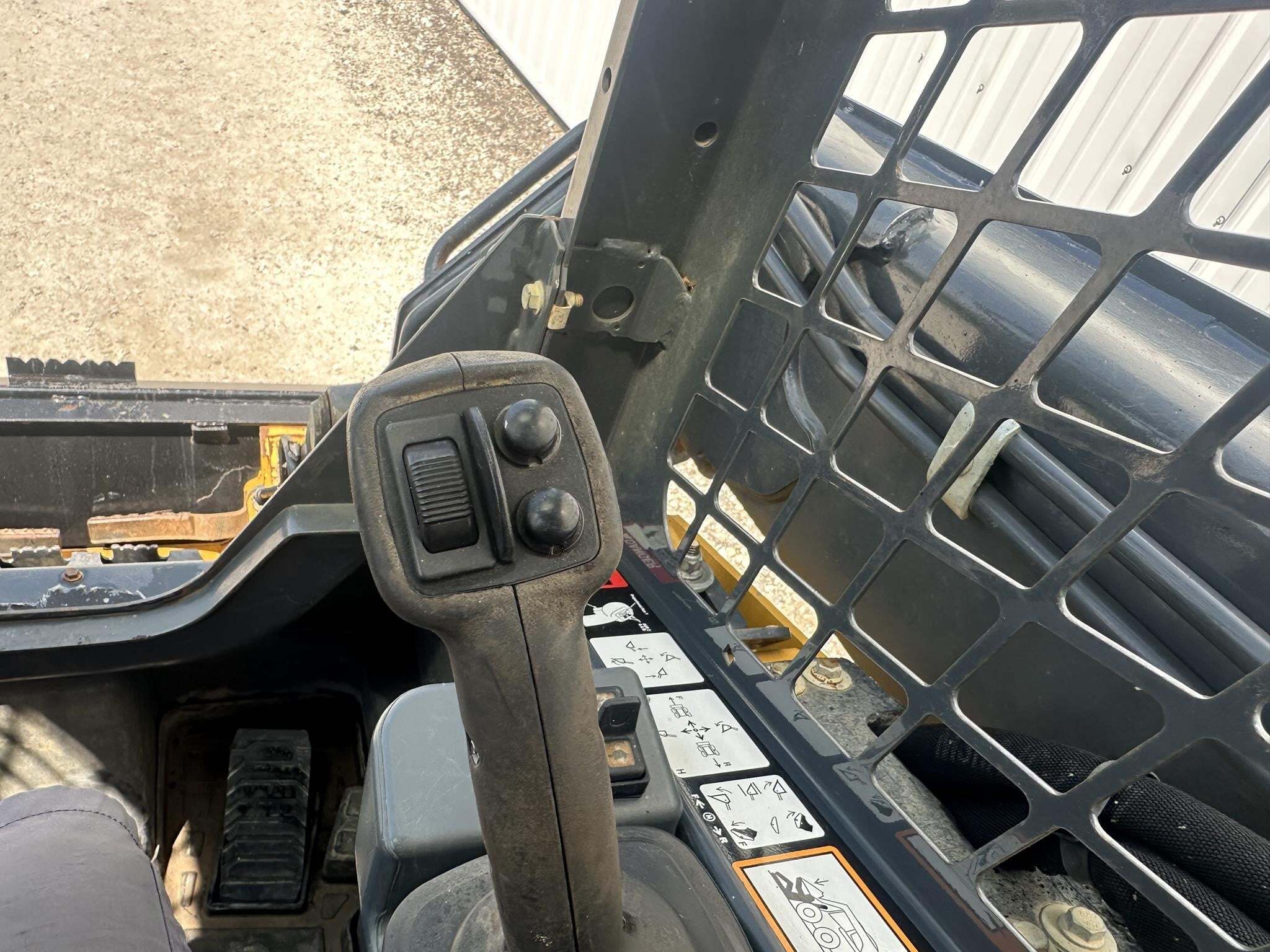 2021 Deere 325G Skid Steer