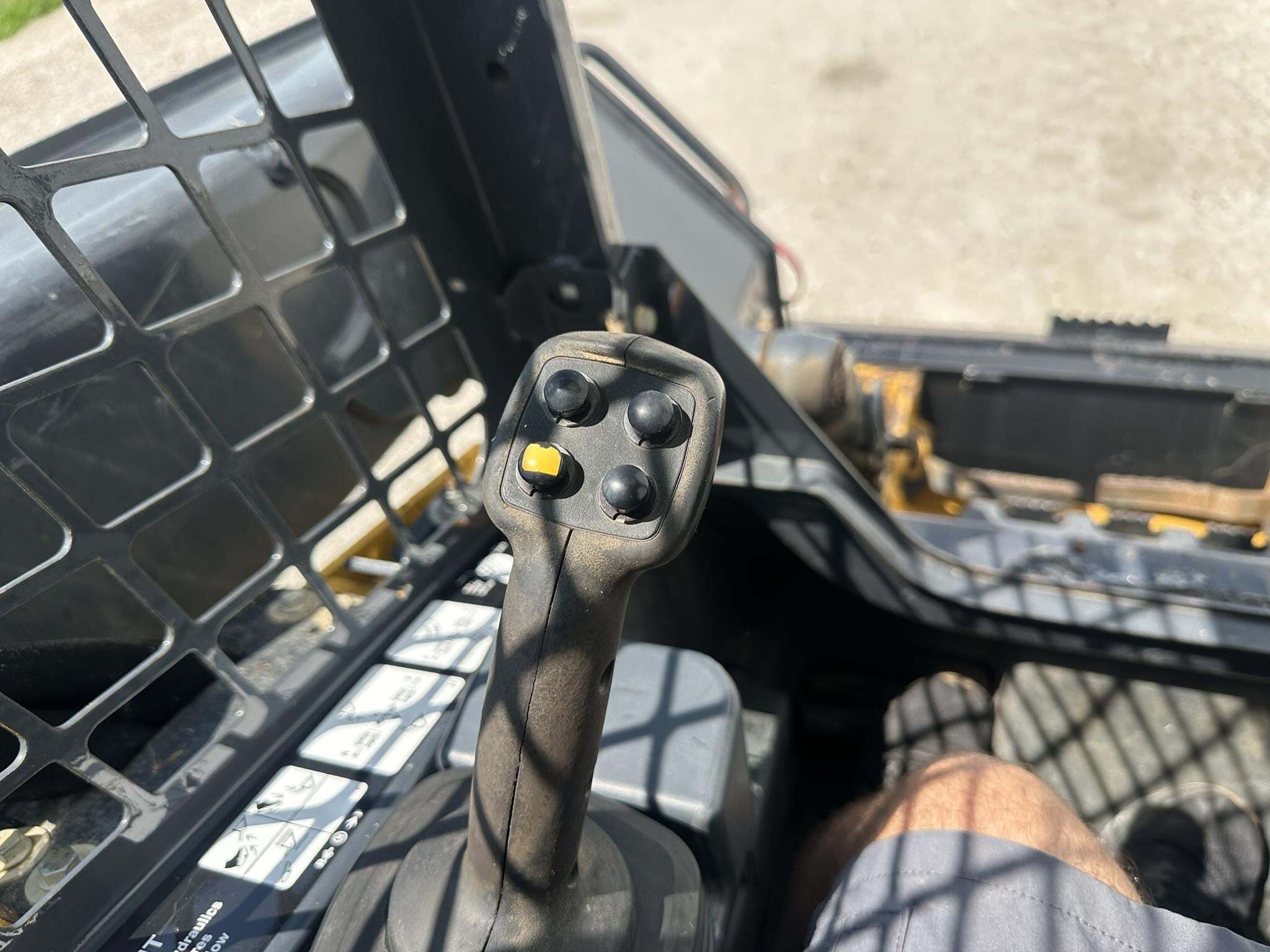2021 Deere 325G Skid Steer