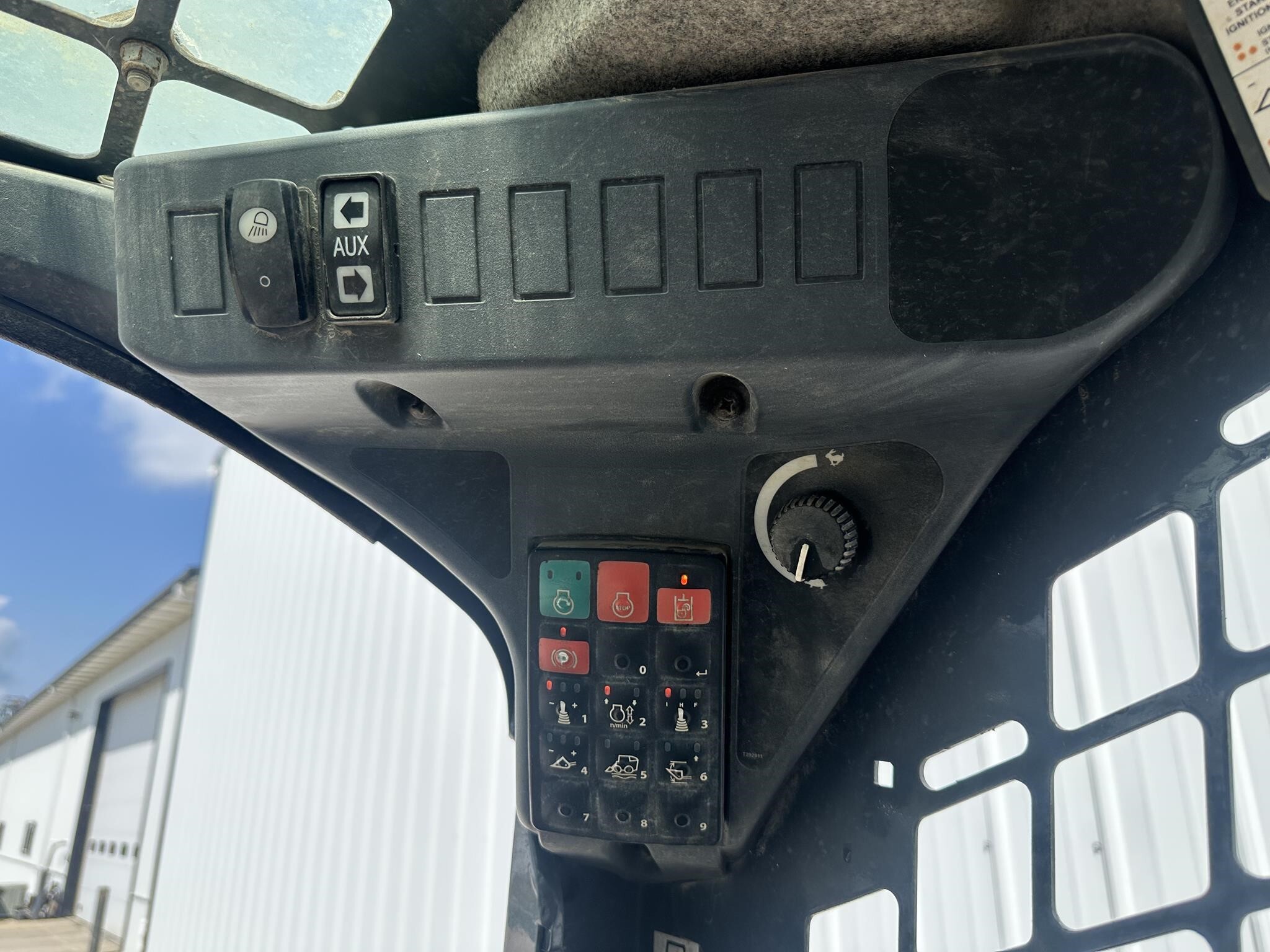 2021 Deere 325G Skid Steer