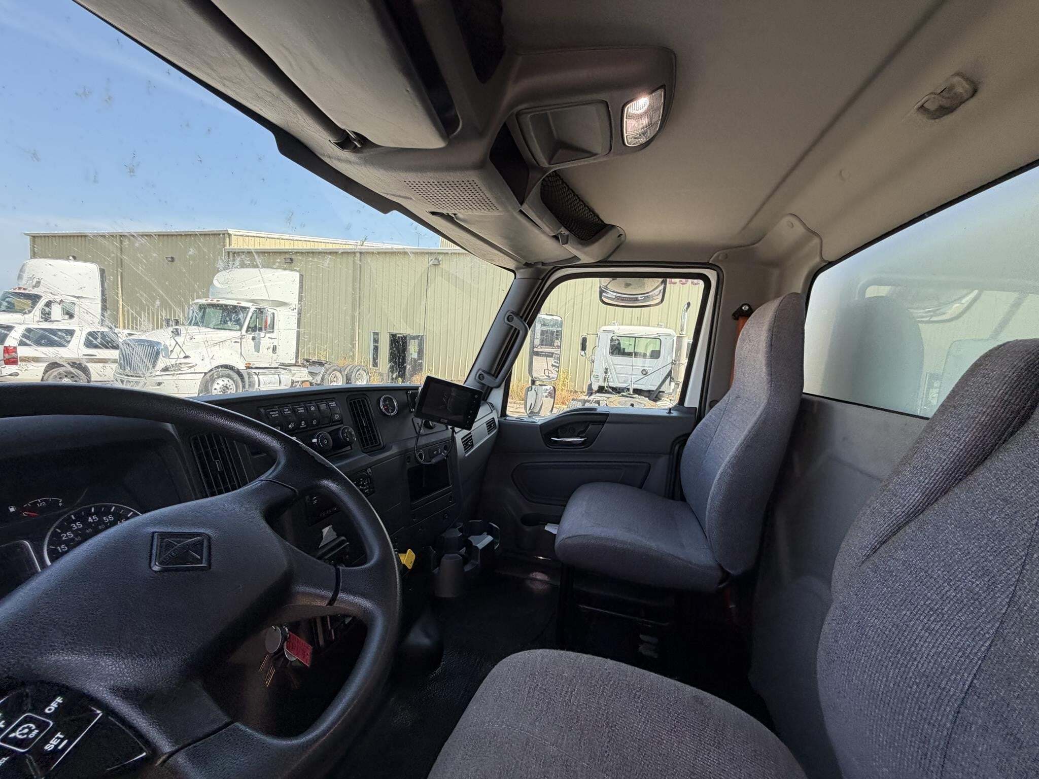 2020 International MV Box Trucks/Trailer