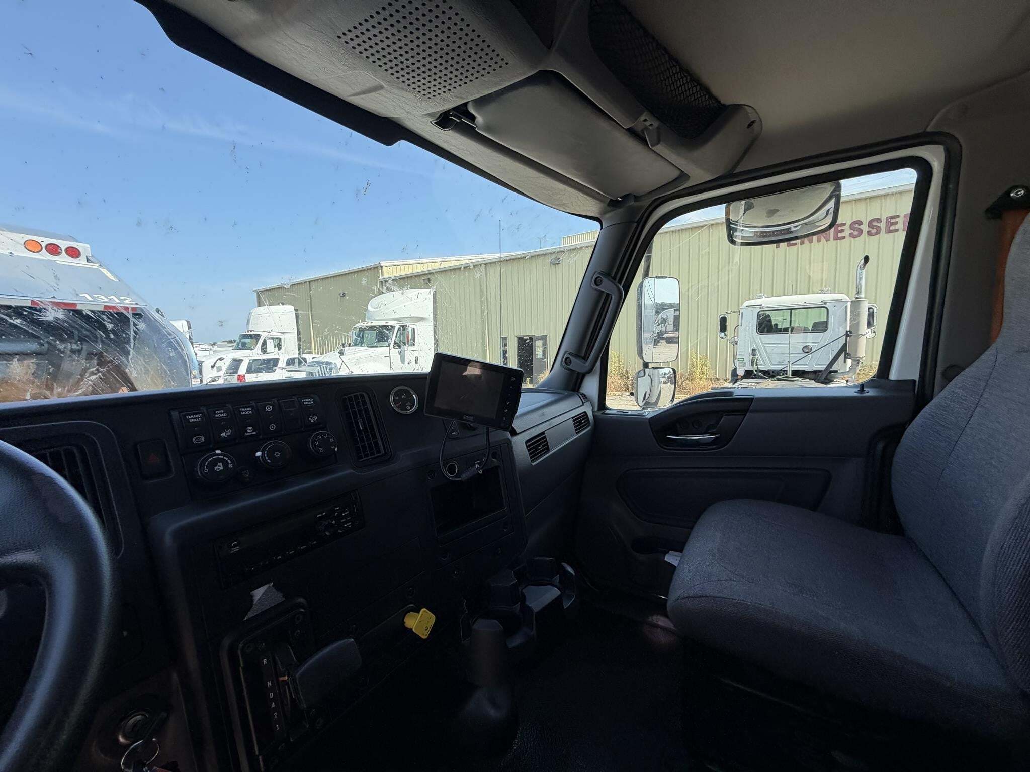 2020 International MV Box Trucks/Trailer