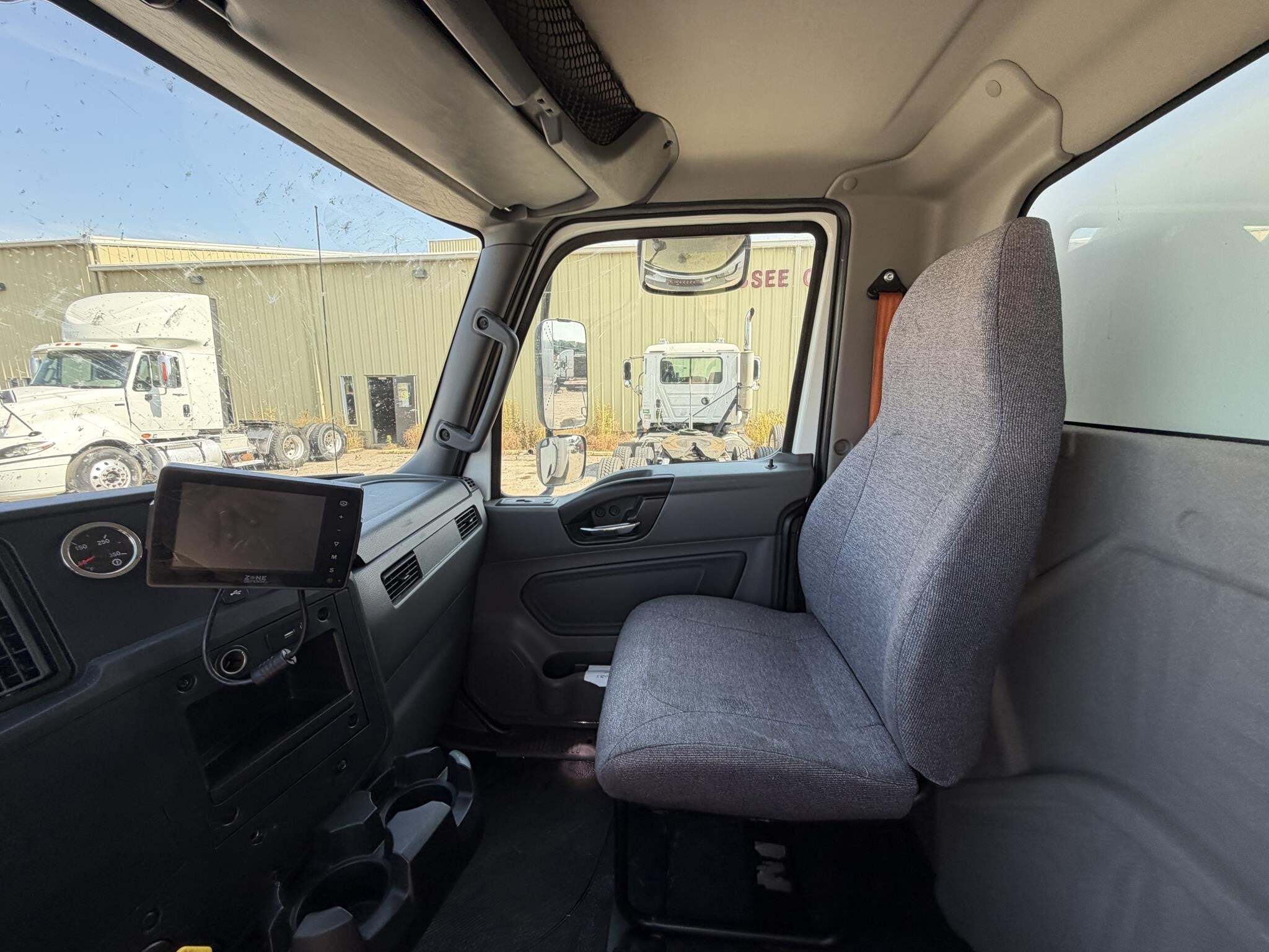 2020 International MV Box Trucks/Trailer