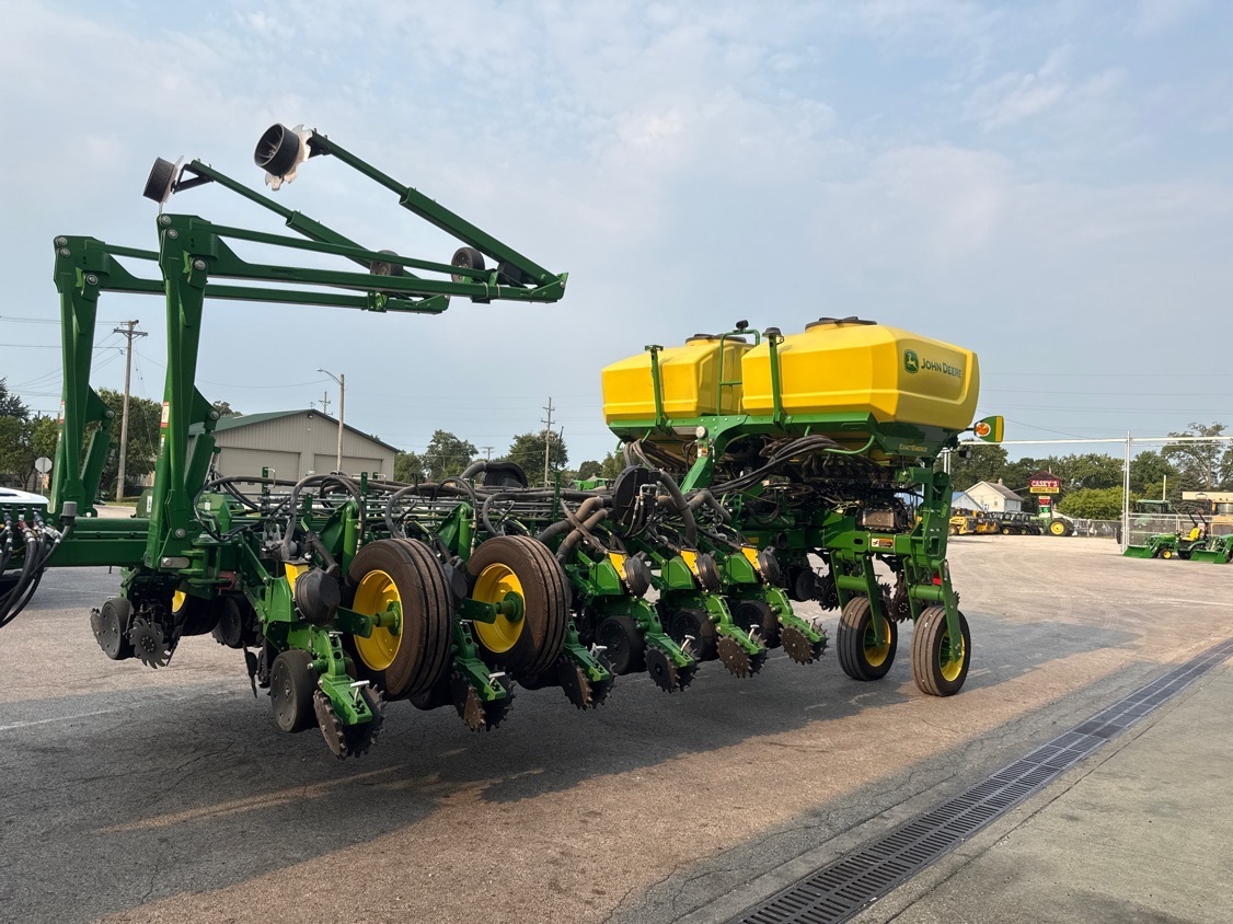 2023 John Deere 1775NT Planter