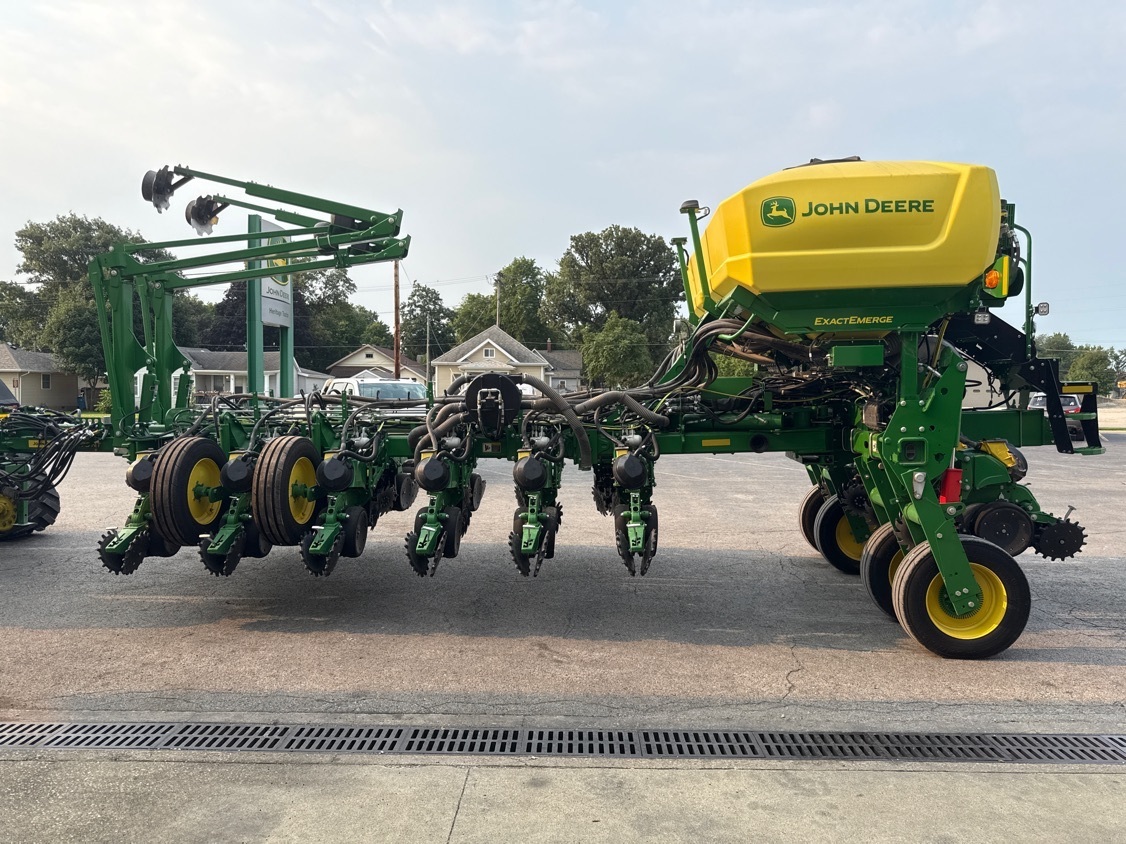 2023 John Deere 1775NT Planter