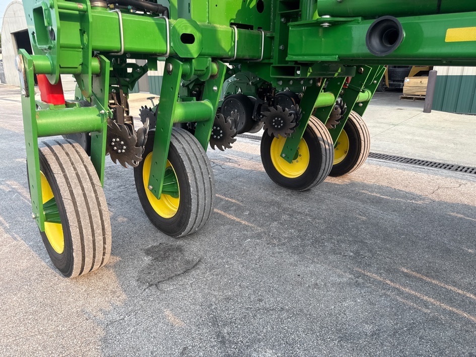2023 John Deere 1775NT Planter