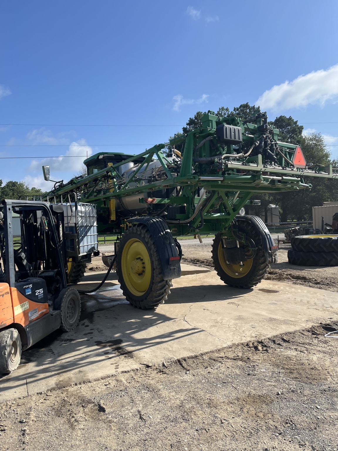 2022 John Deere 410R Self-Propelled Sprayer