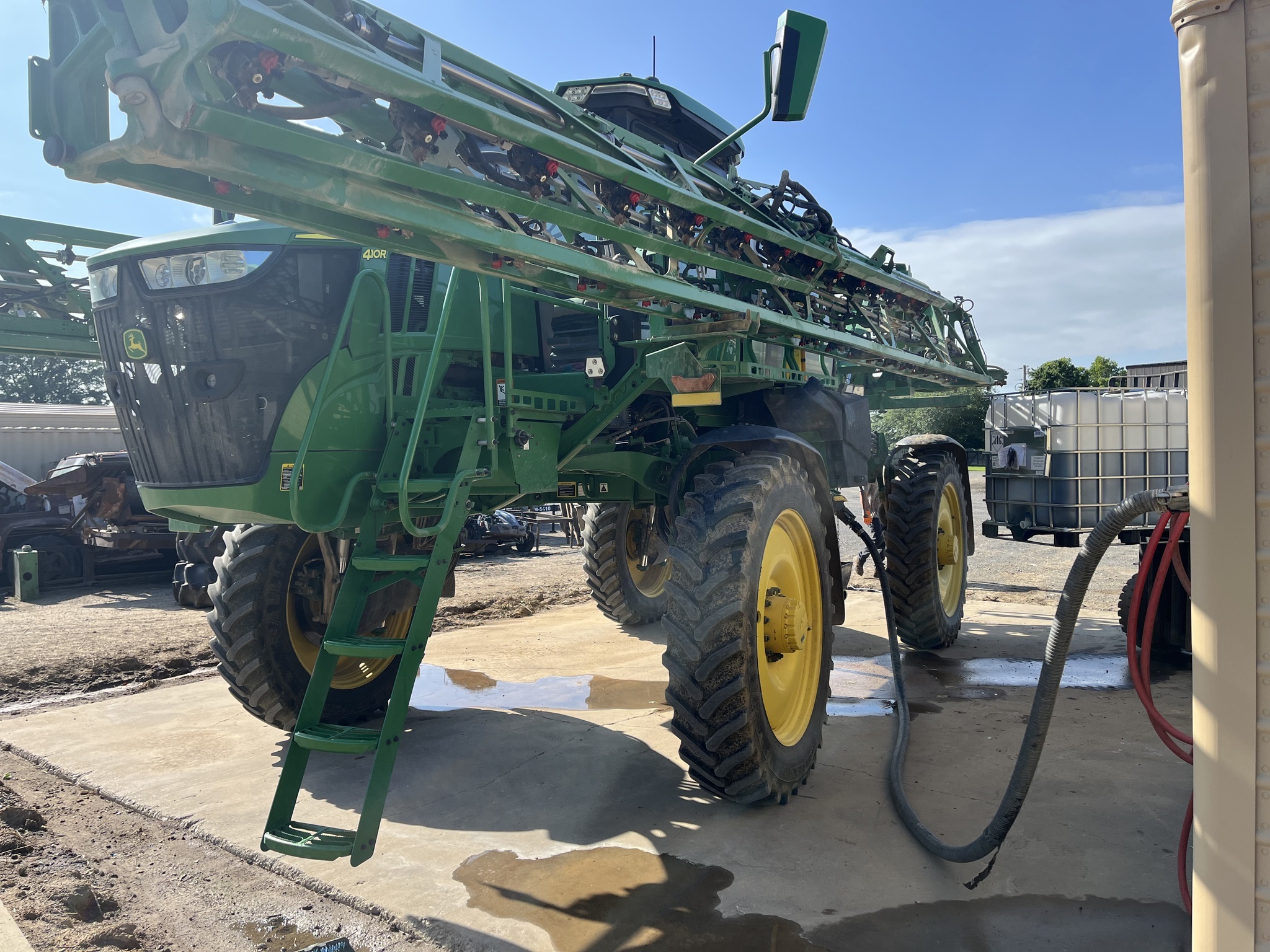 2022 John Deere 410R Self-Propelled Sprayer