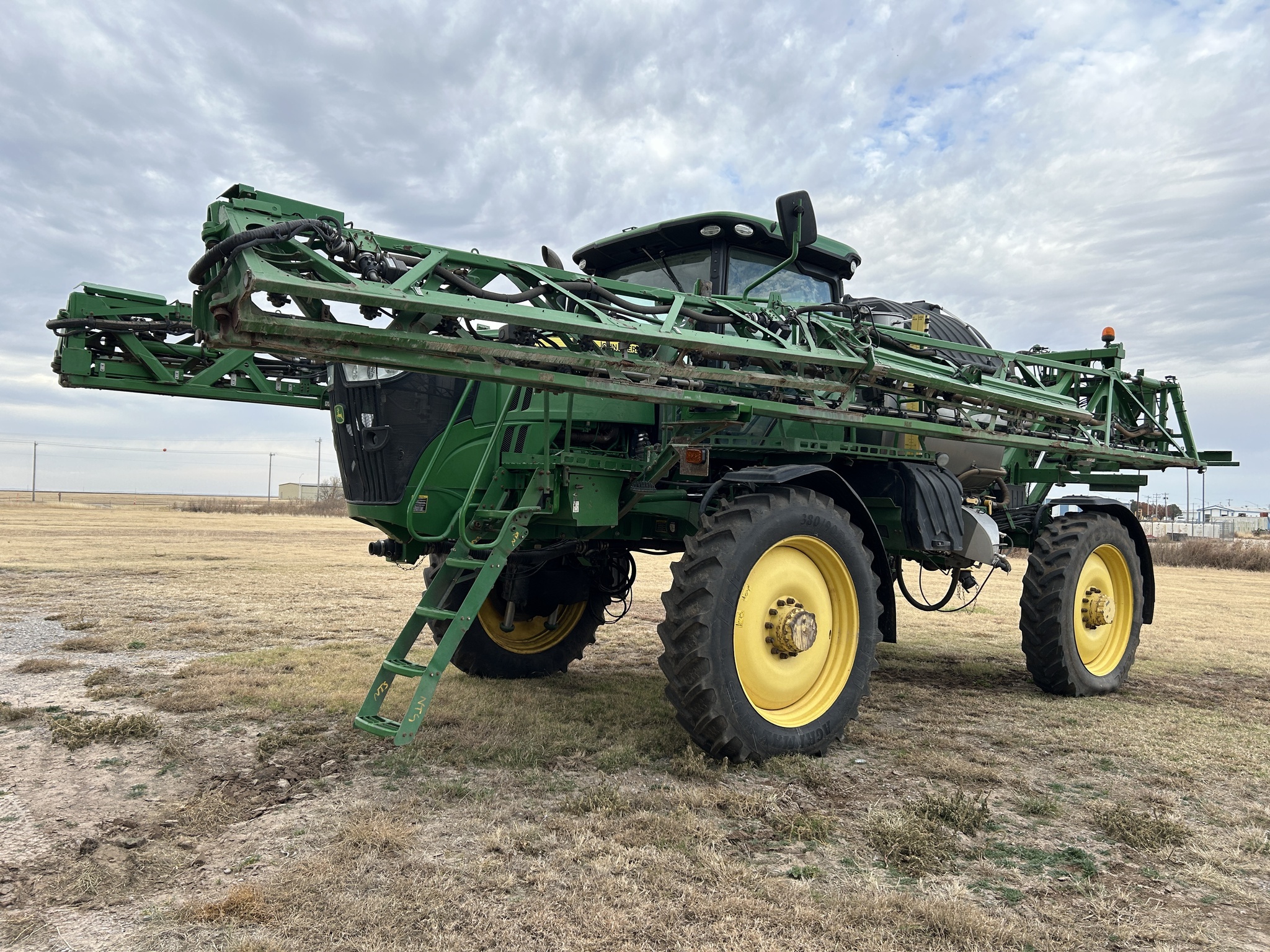 2017 John Deere R4038 Self-Propelled Sprayer