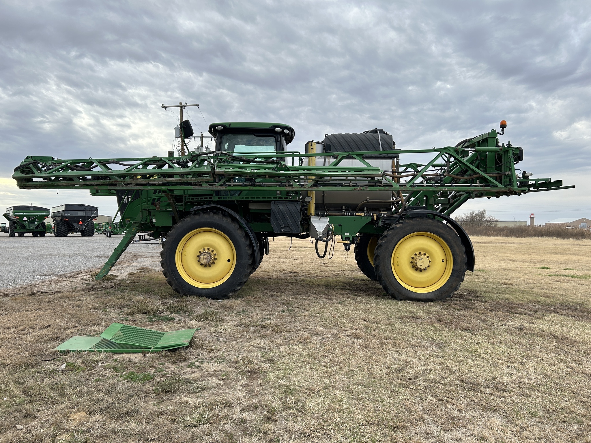2017 John Deere R4038 Self-Propelled Sprayer