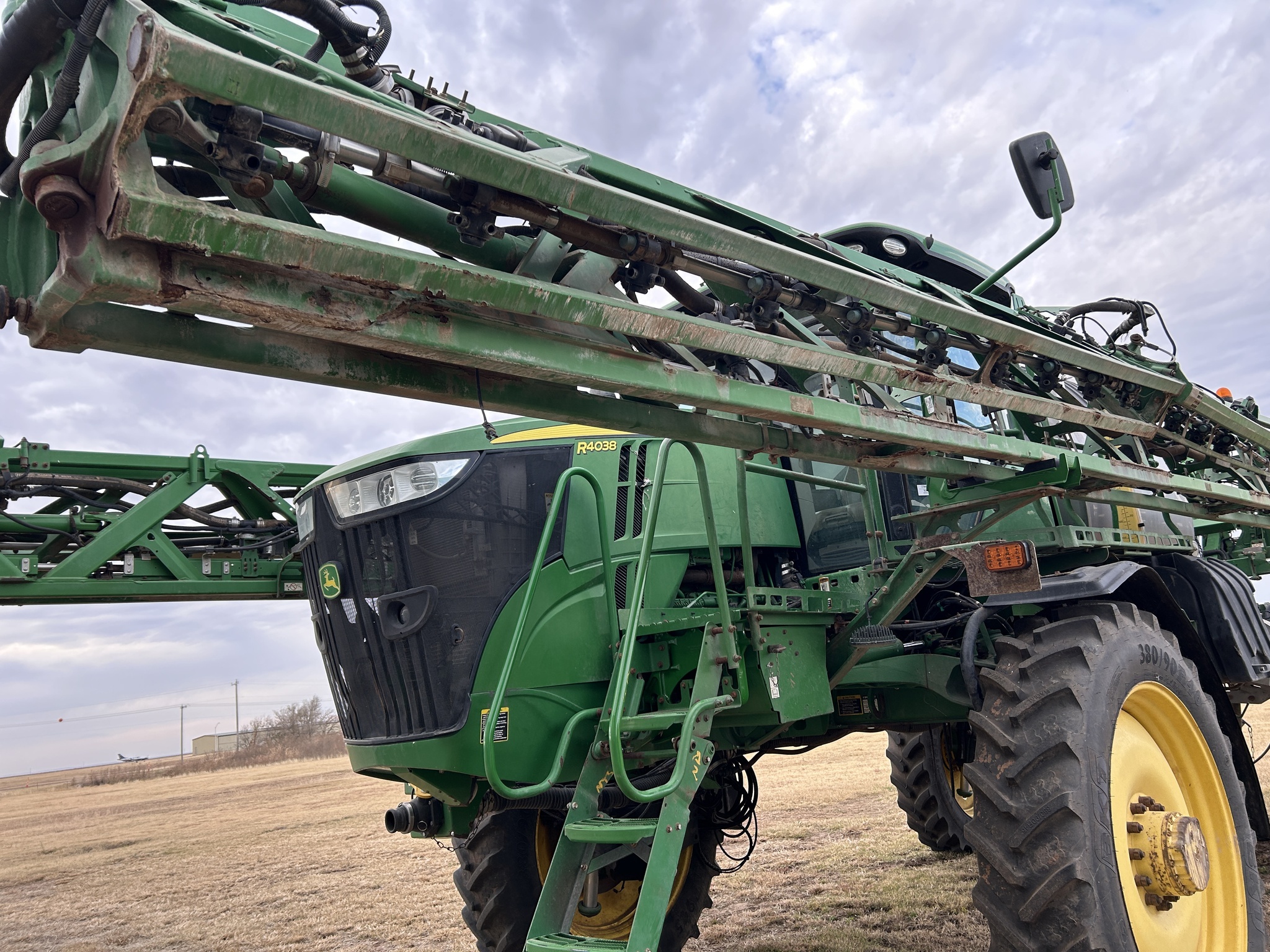 2017 John Deere R4038 Self-Propelled Sprayer