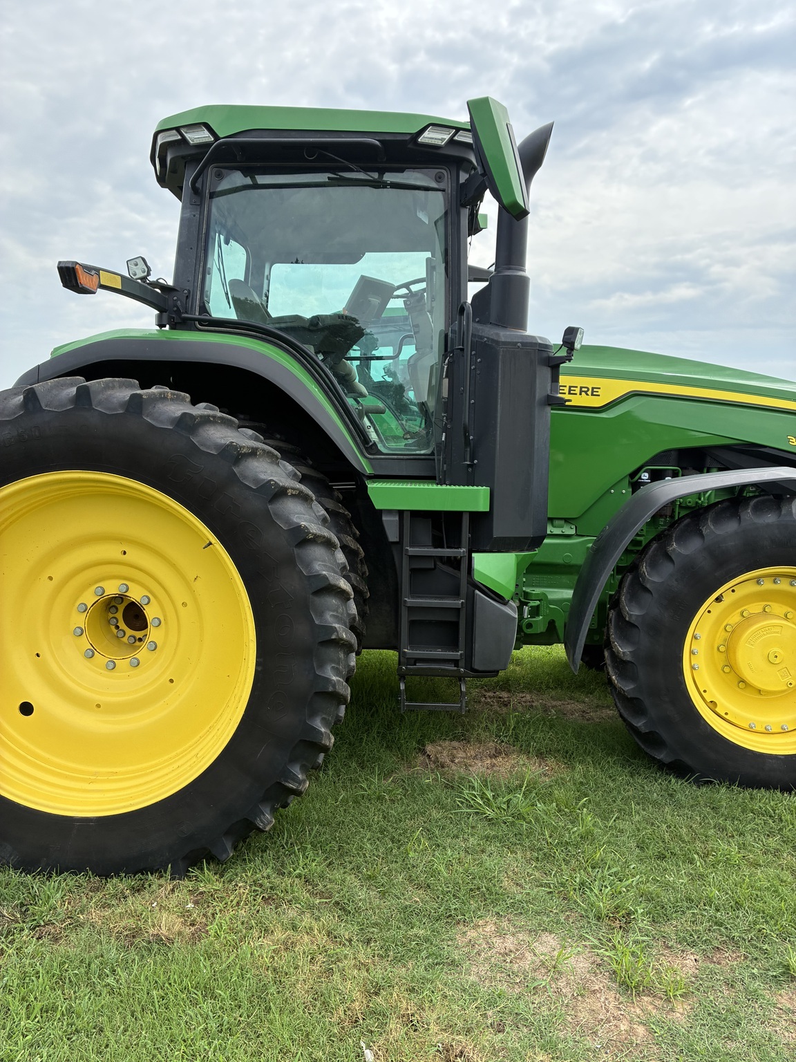 2023 John Deere 8R 310 Tractor