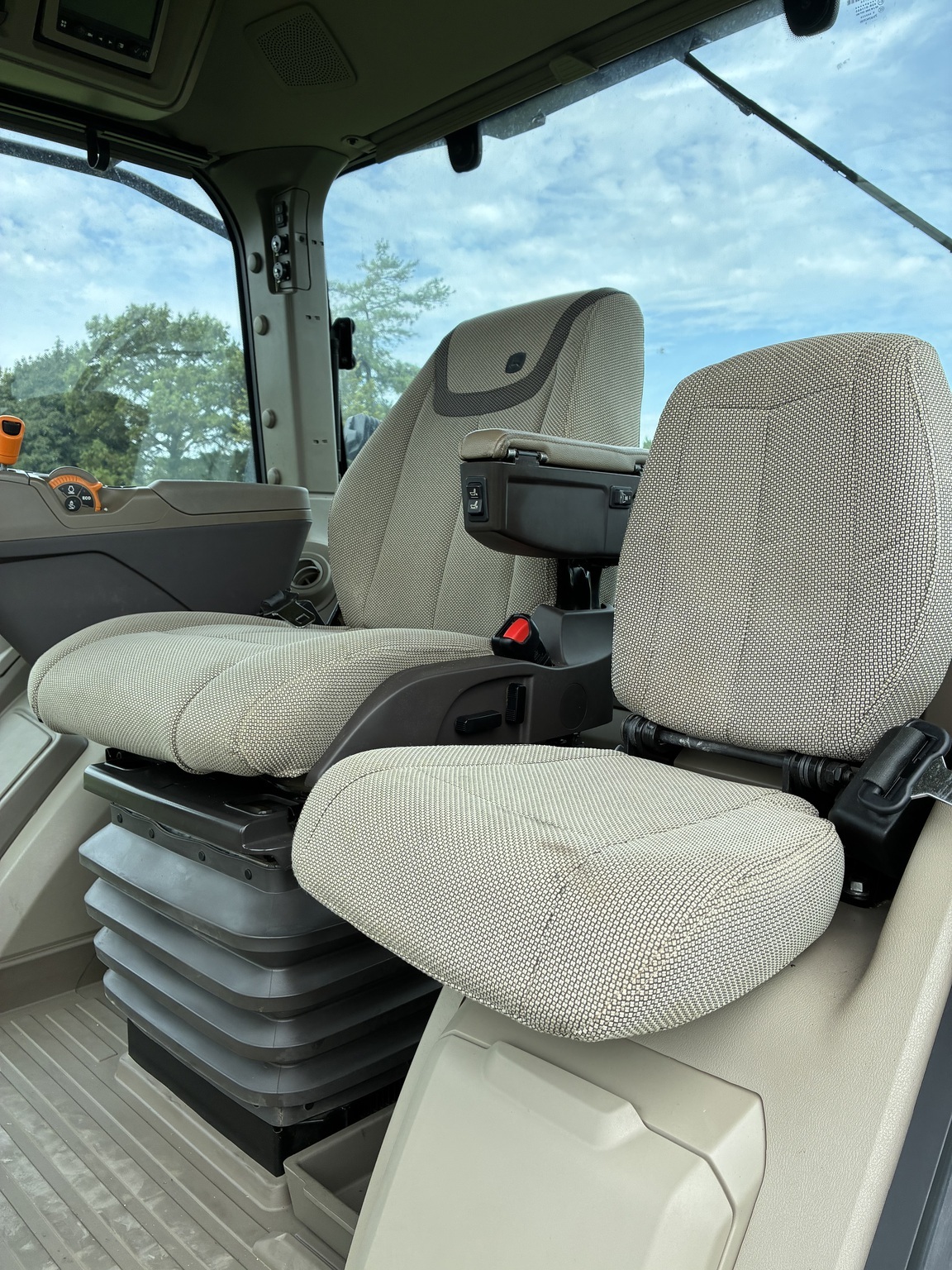 2023 John Deere 8R 310 Tractor