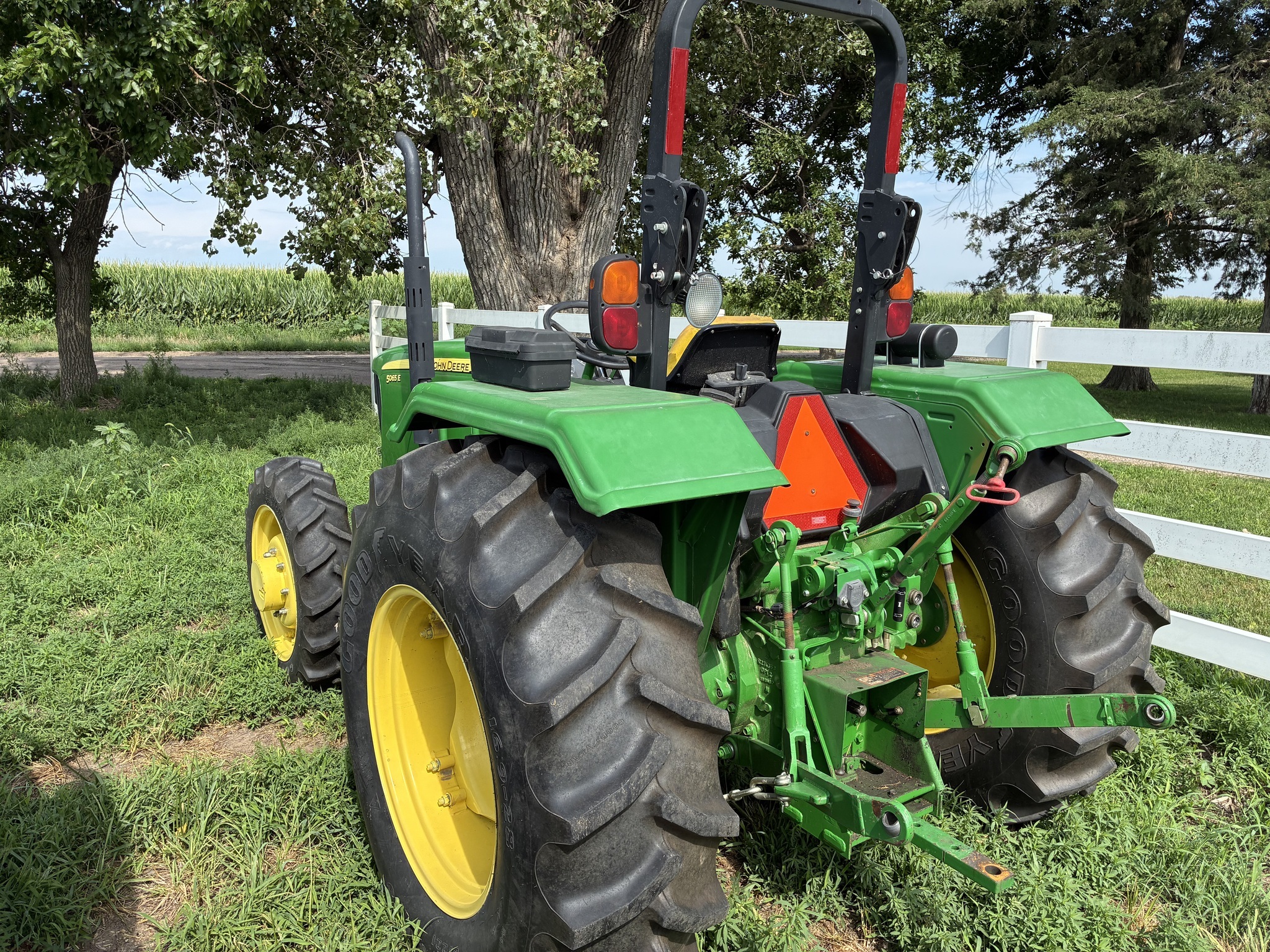 2013 John Deere 5065E Tractor