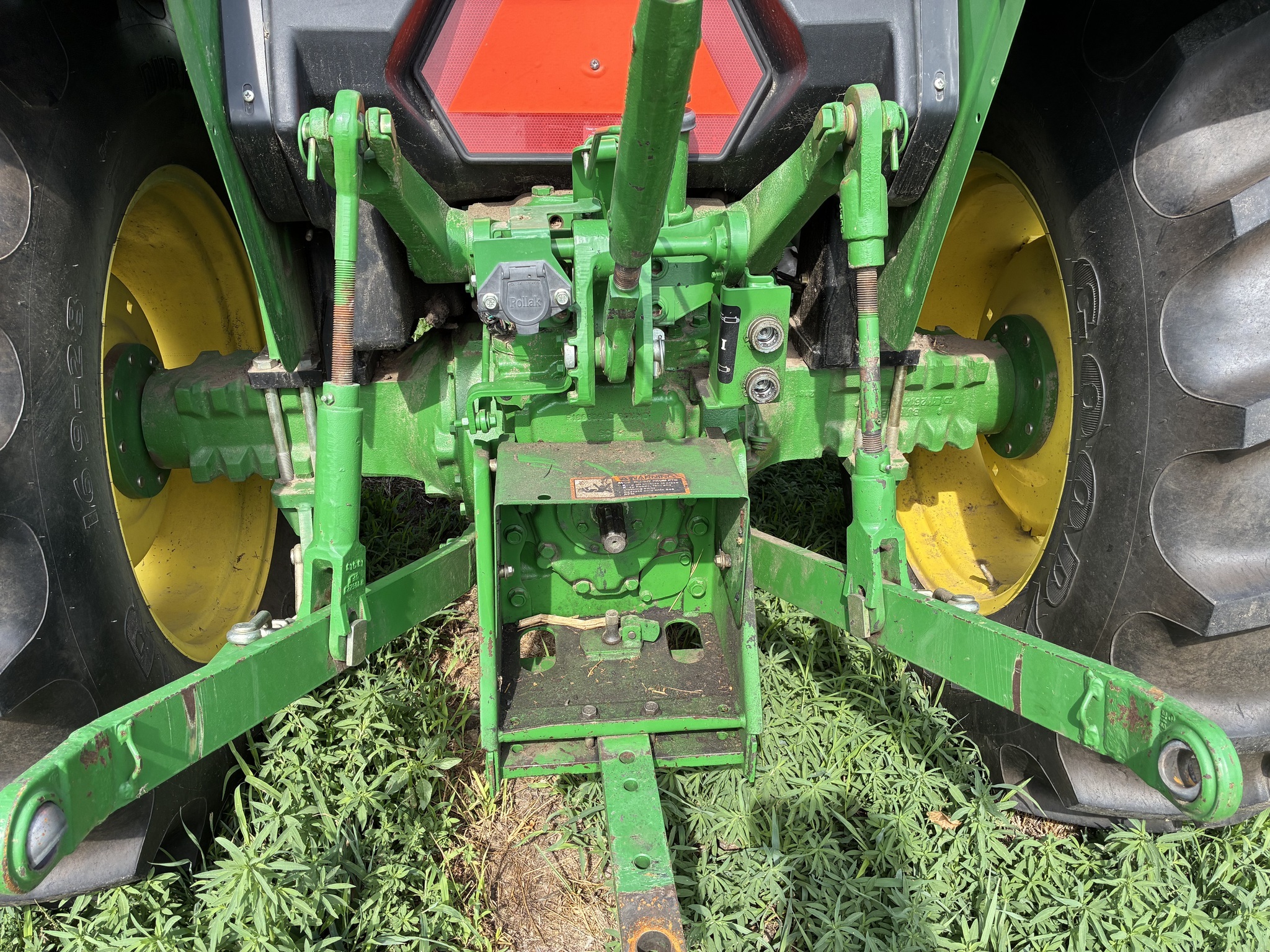 2013 John Deere 5065E Tractor