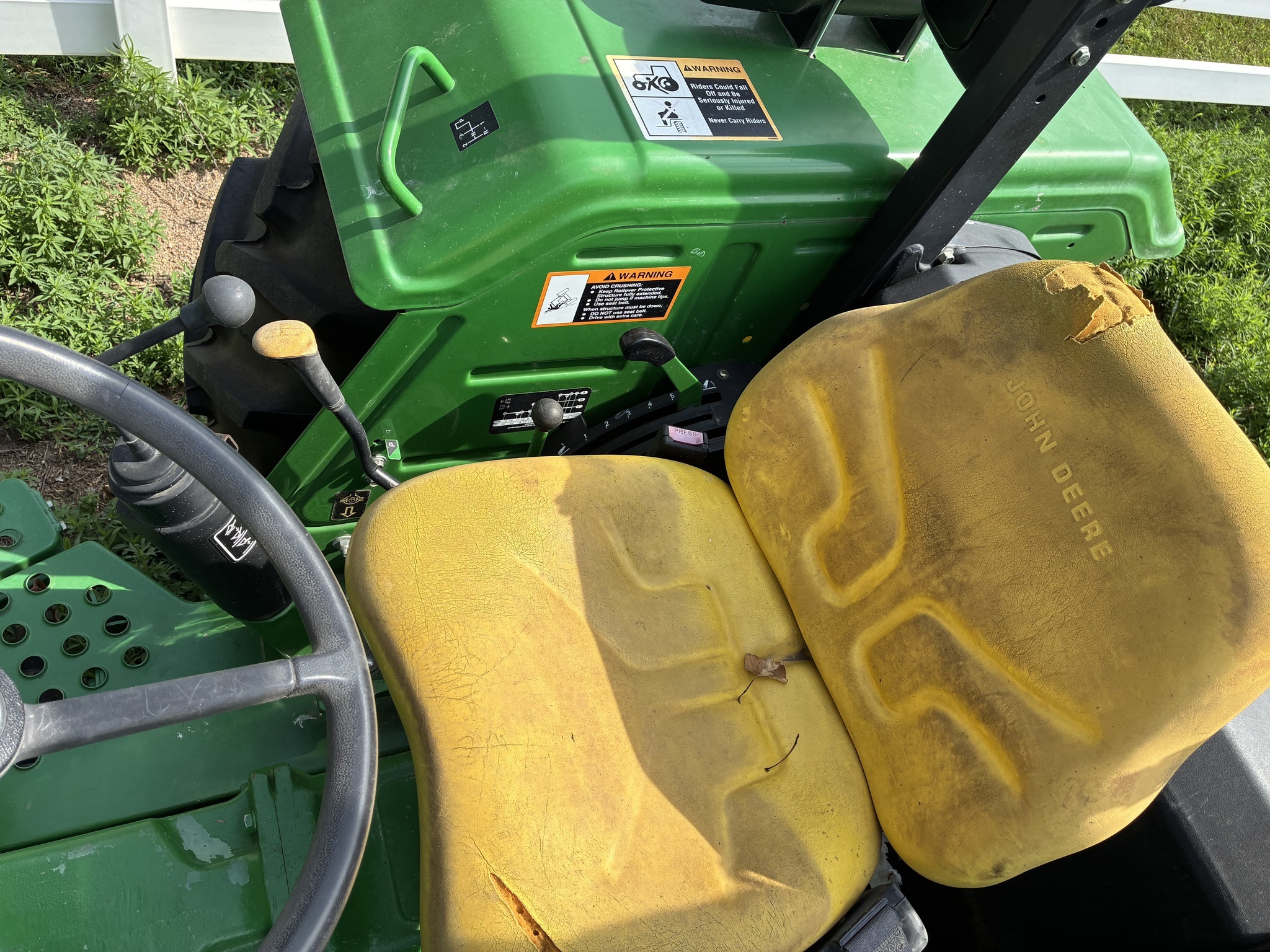 2013 John Deere 5065E Tractor