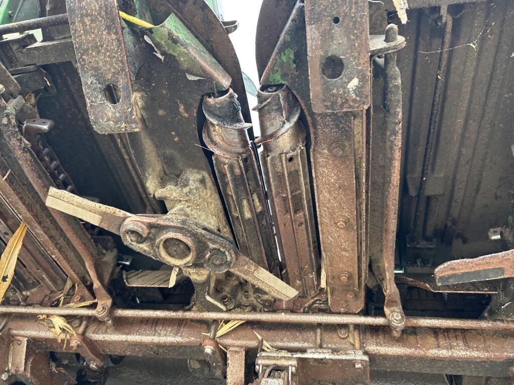 2011 John Deere 612C Corn Head