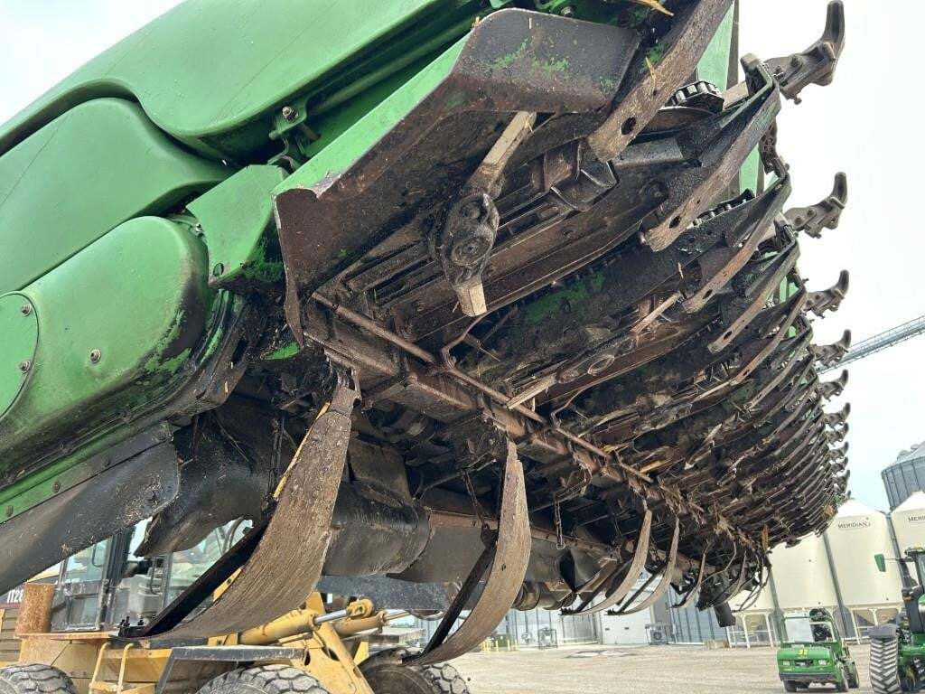 2011 John Deere 612C Corn Head