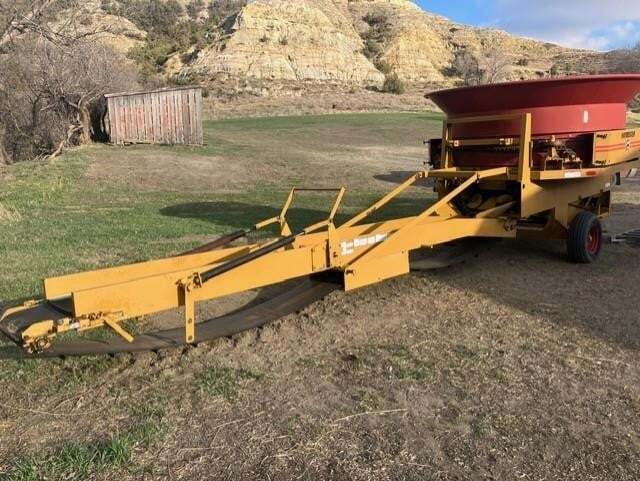 2013 Haybuster H1000 Grinders and Mixer