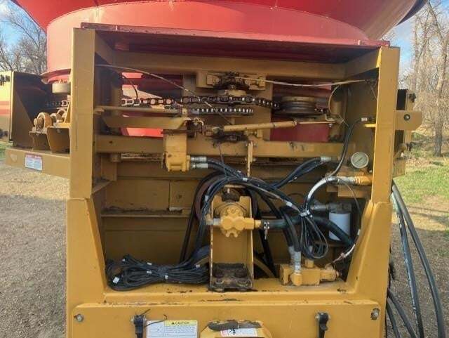 2013 Haybuster H1000 Grinders and Mixer