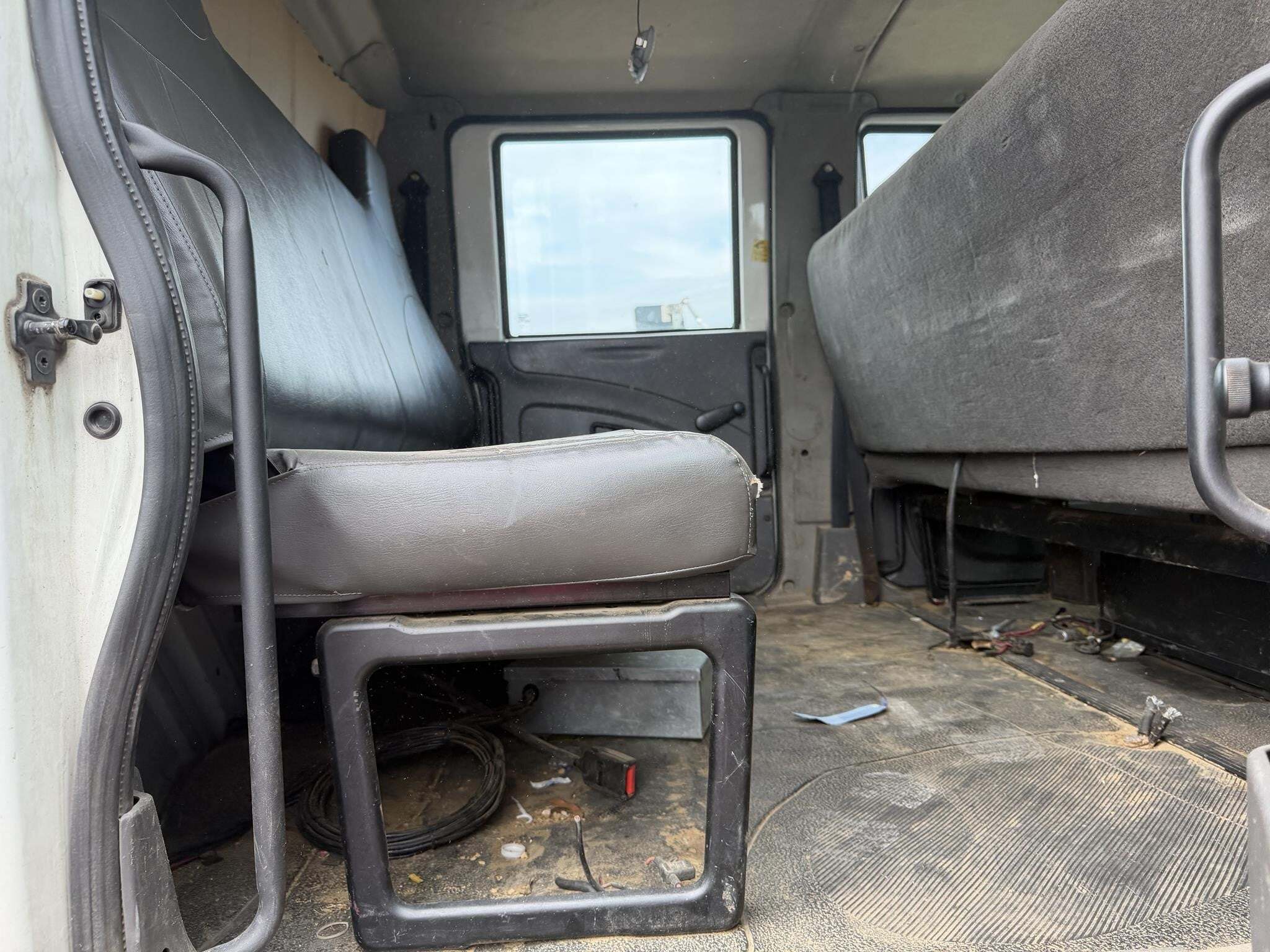 2011 International DURASTAR 4300 Semi Trucks/Trailer