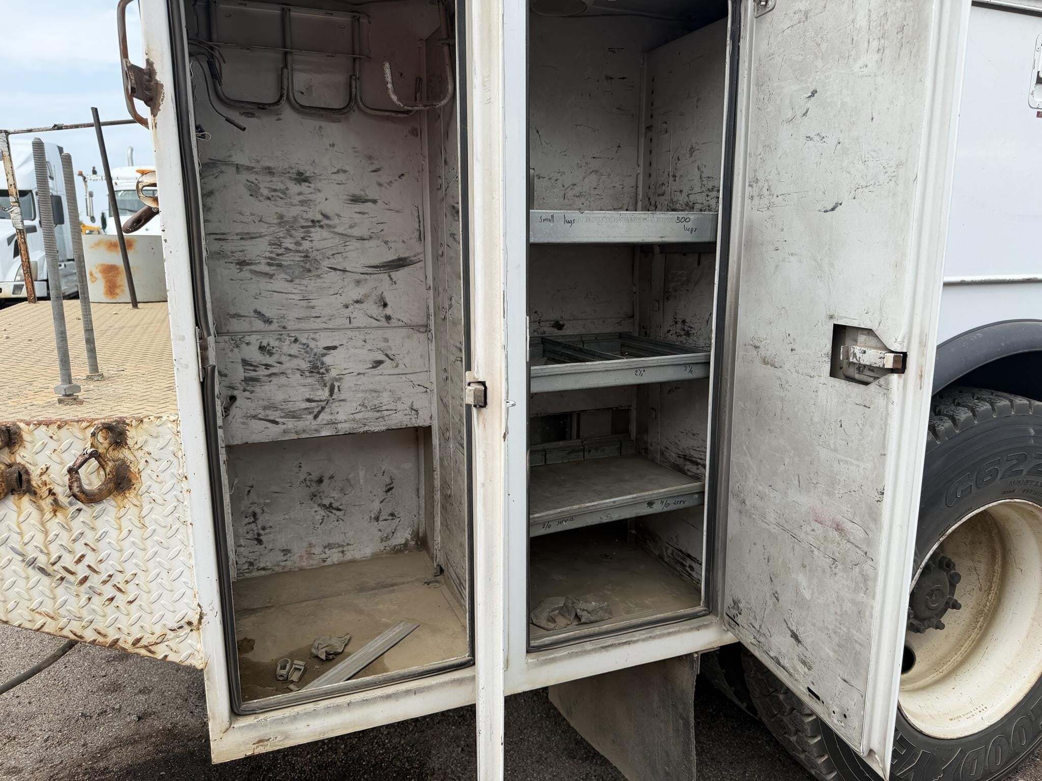 2011 International DURASTAR 4300 Semi Trucks/Trailer
