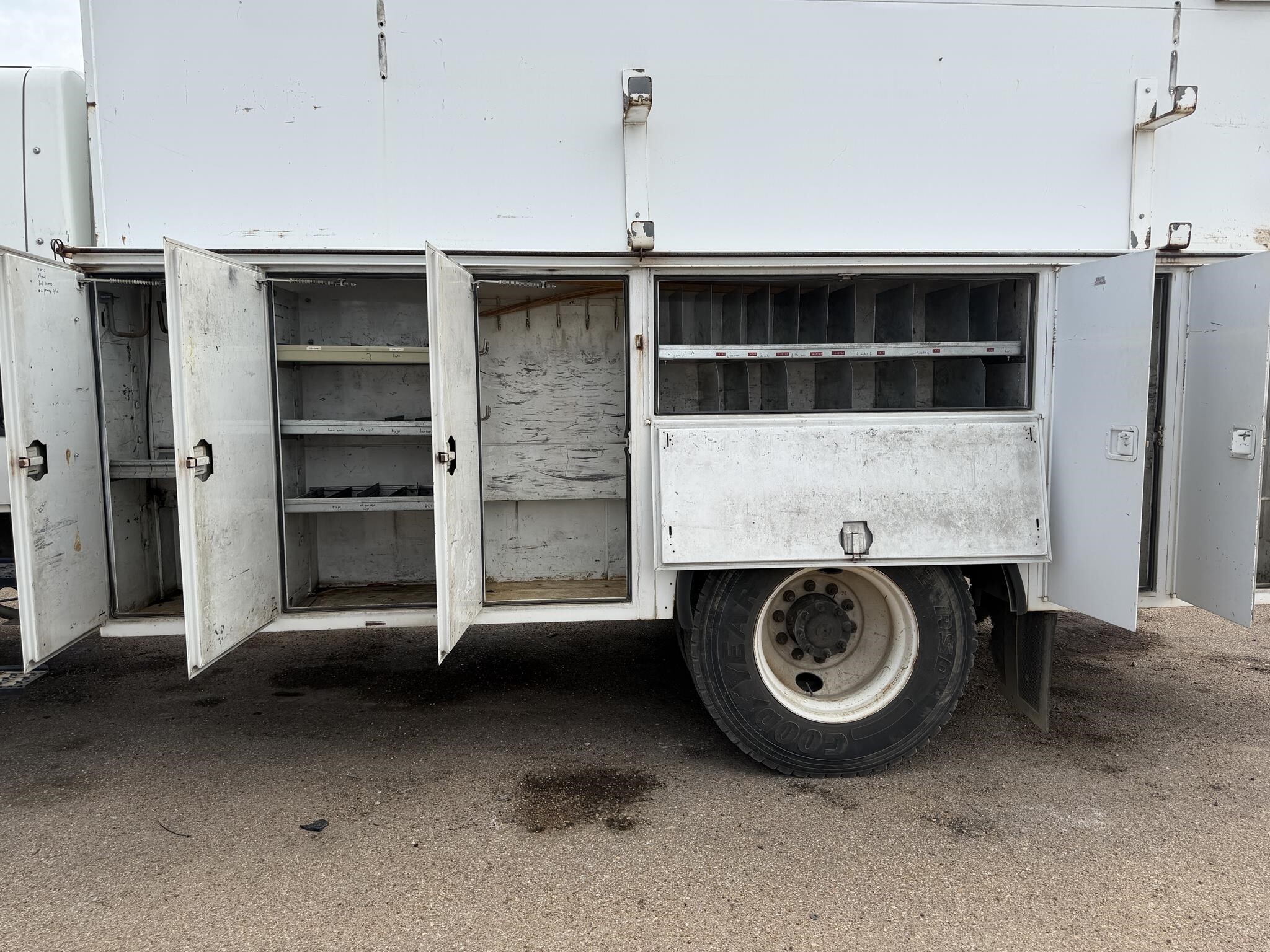 2011 International DURASTAR 4300 Semi Trucks/Trailer