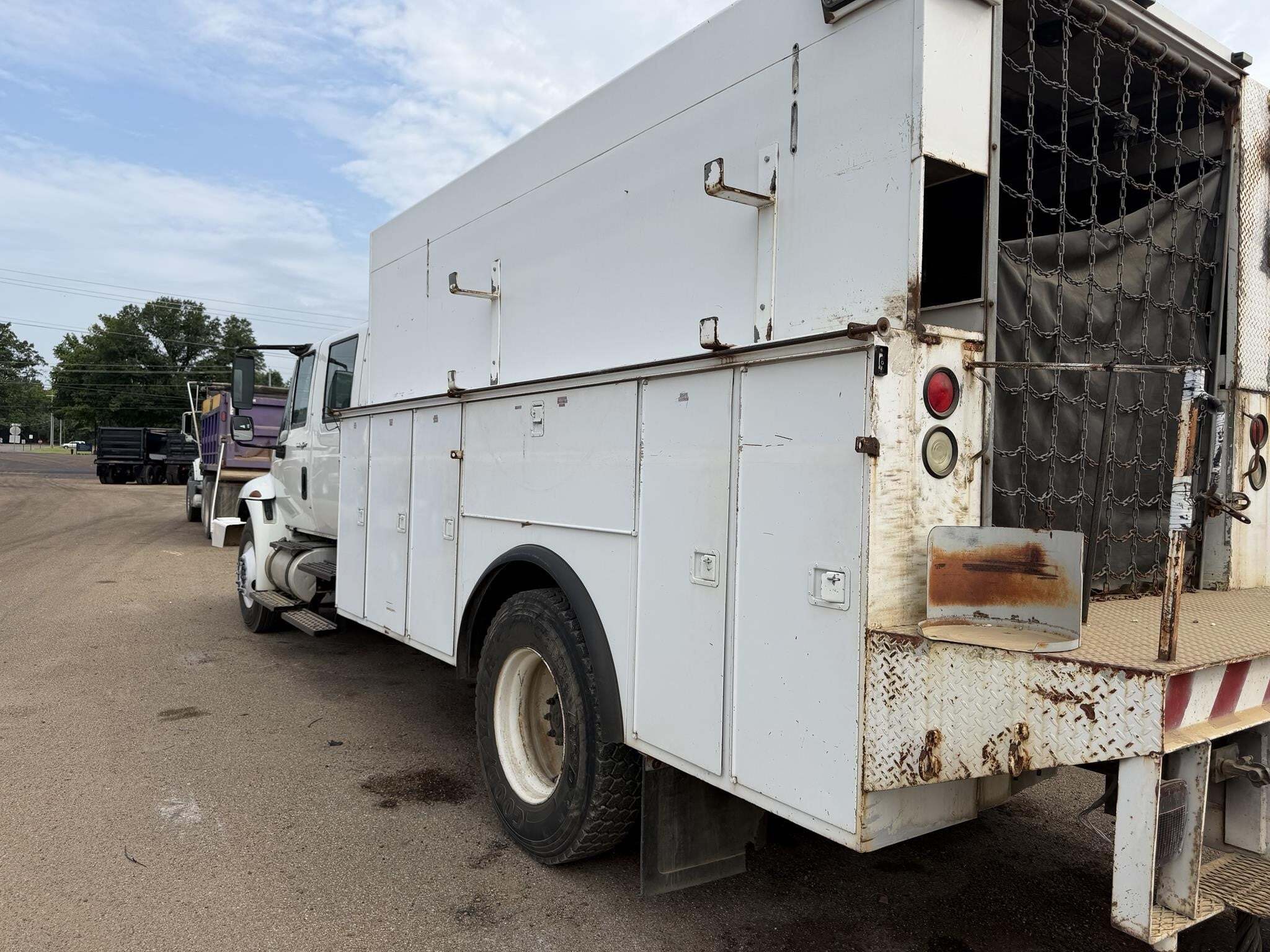 2011 International DURASTAR 4300 Semi Trucks/Trailer
