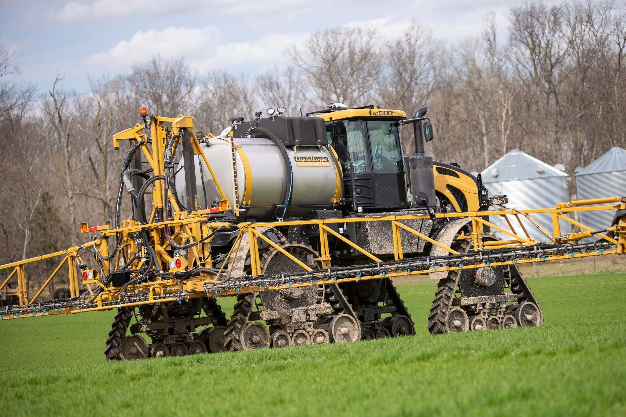 2020 ROGATOR RG1300C Self-Propelled Sprayer