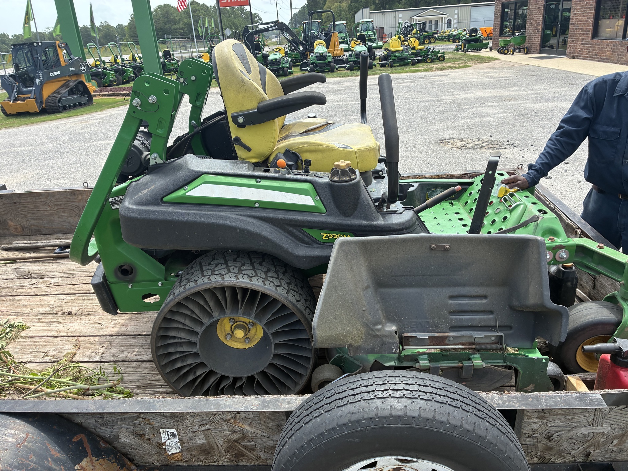 2019 John Deere Z930M Lawn Mower