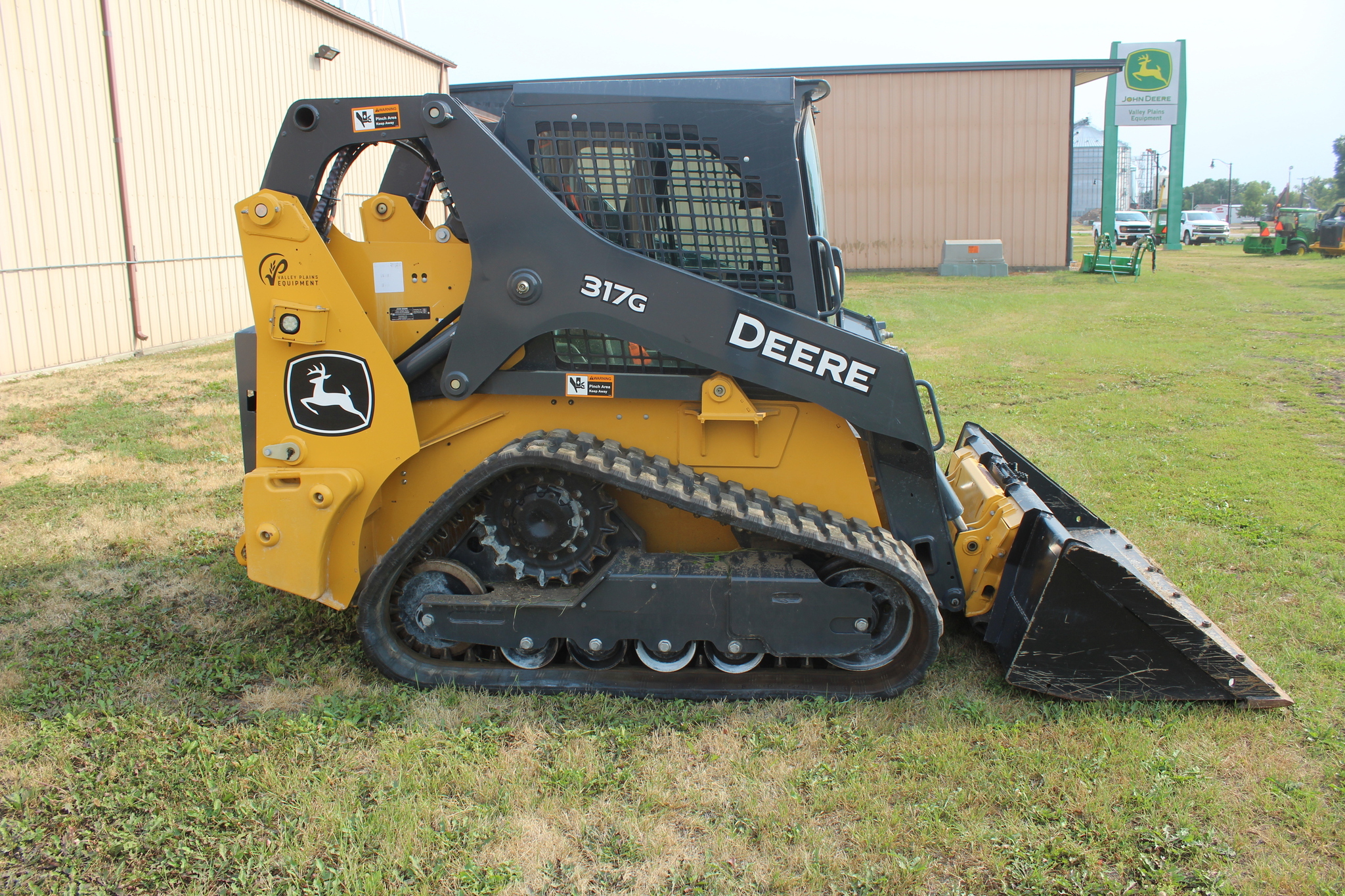 2023 Deere 317G Skid Steer