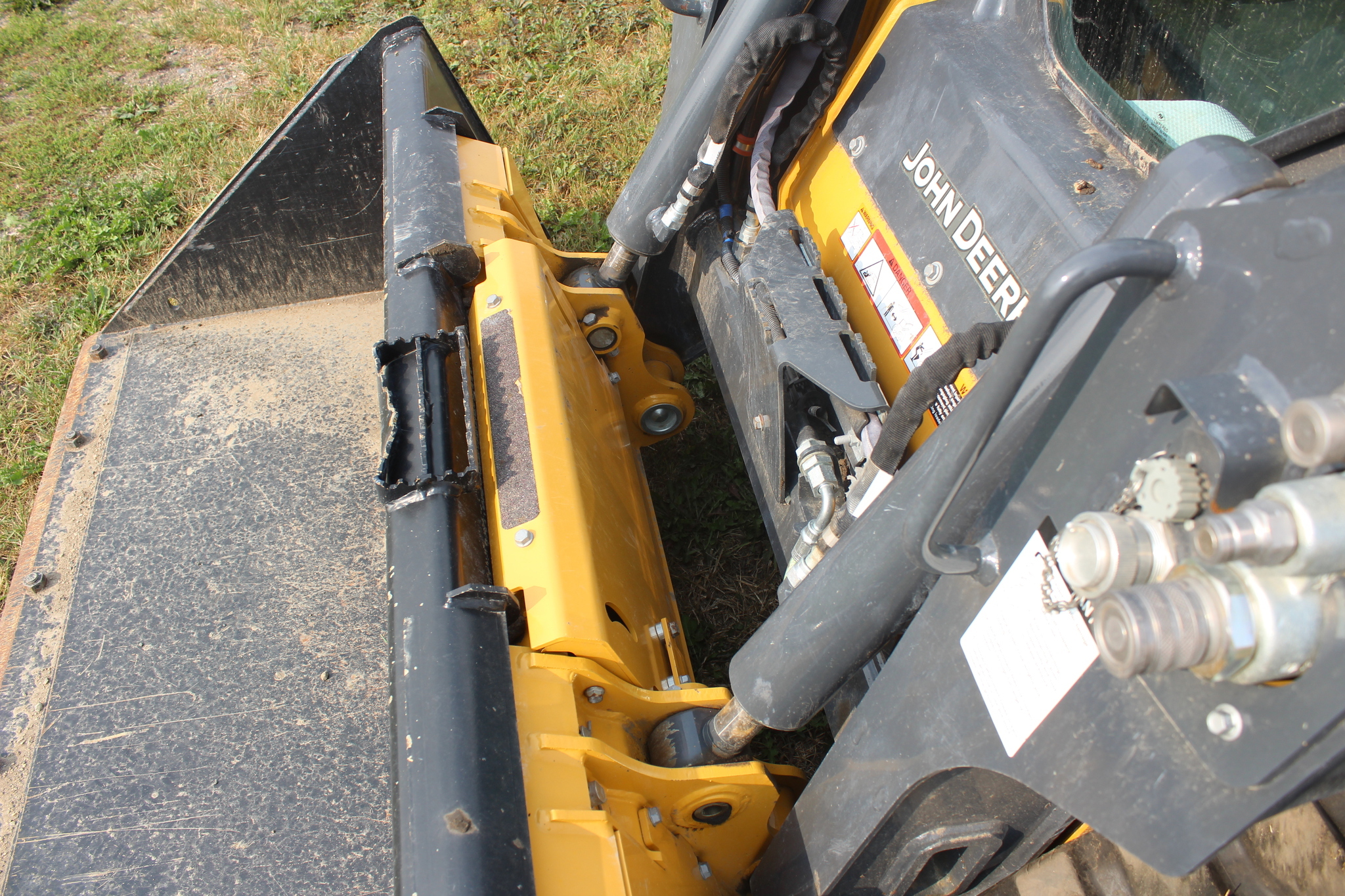 2023 Deere 317G Skid Steer